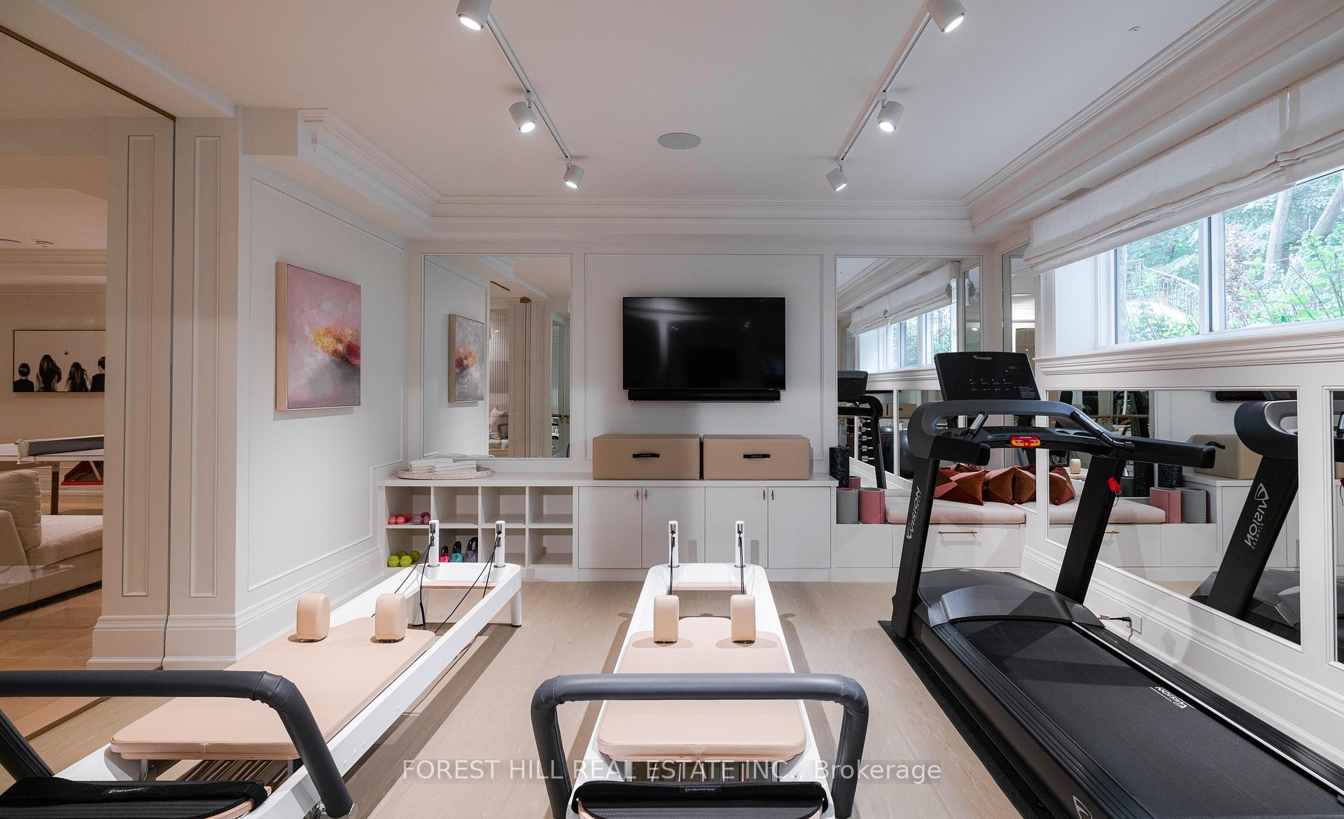 221 Forest Hill Road, Toronto