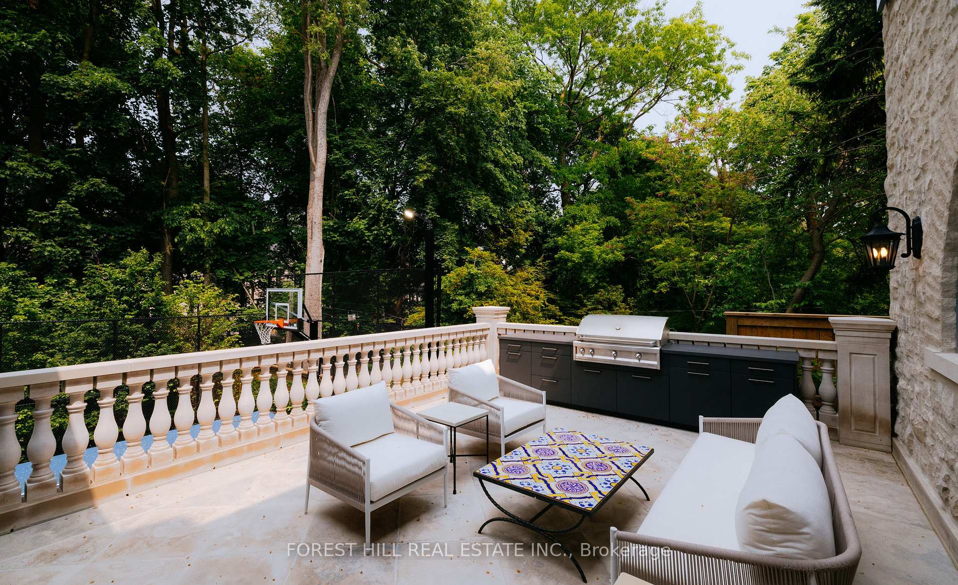 221 Forest Hill Road, Toronto