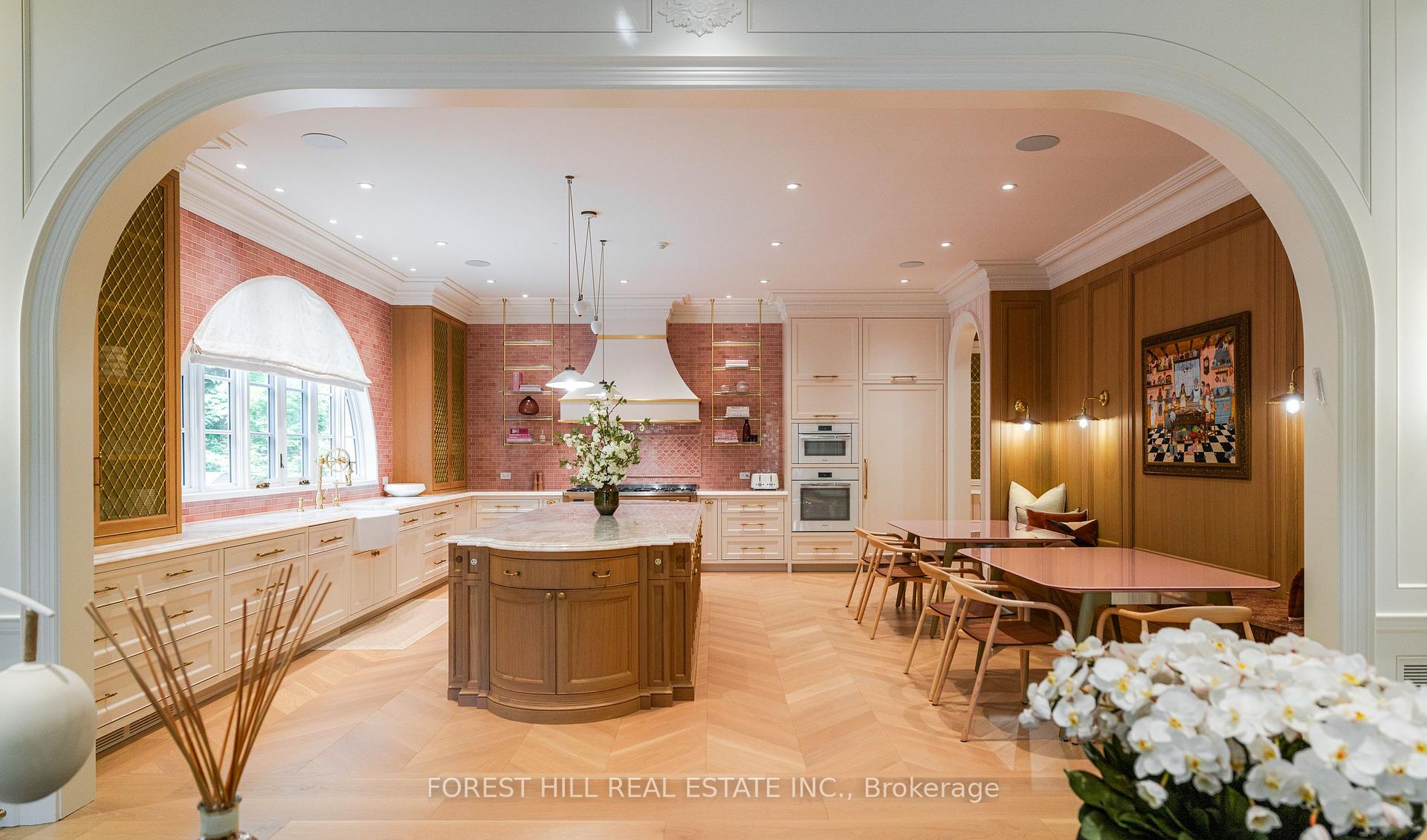 221 Forest Hill Road, Toronto