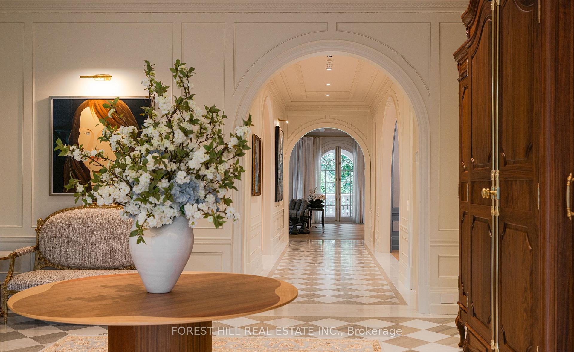 221 Forest Hill Road, Toronto