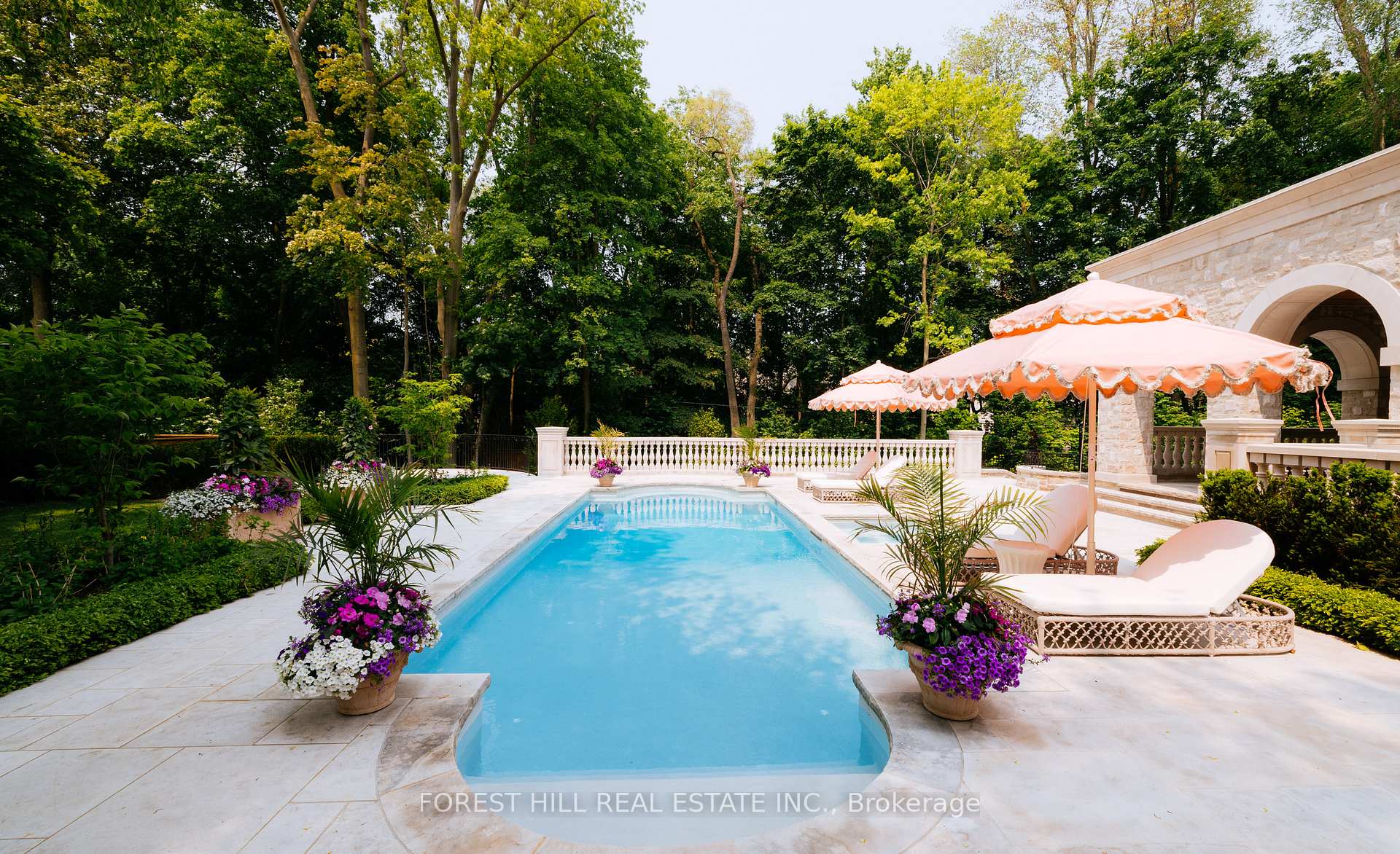 221 Forest Hill Road, Toronto
