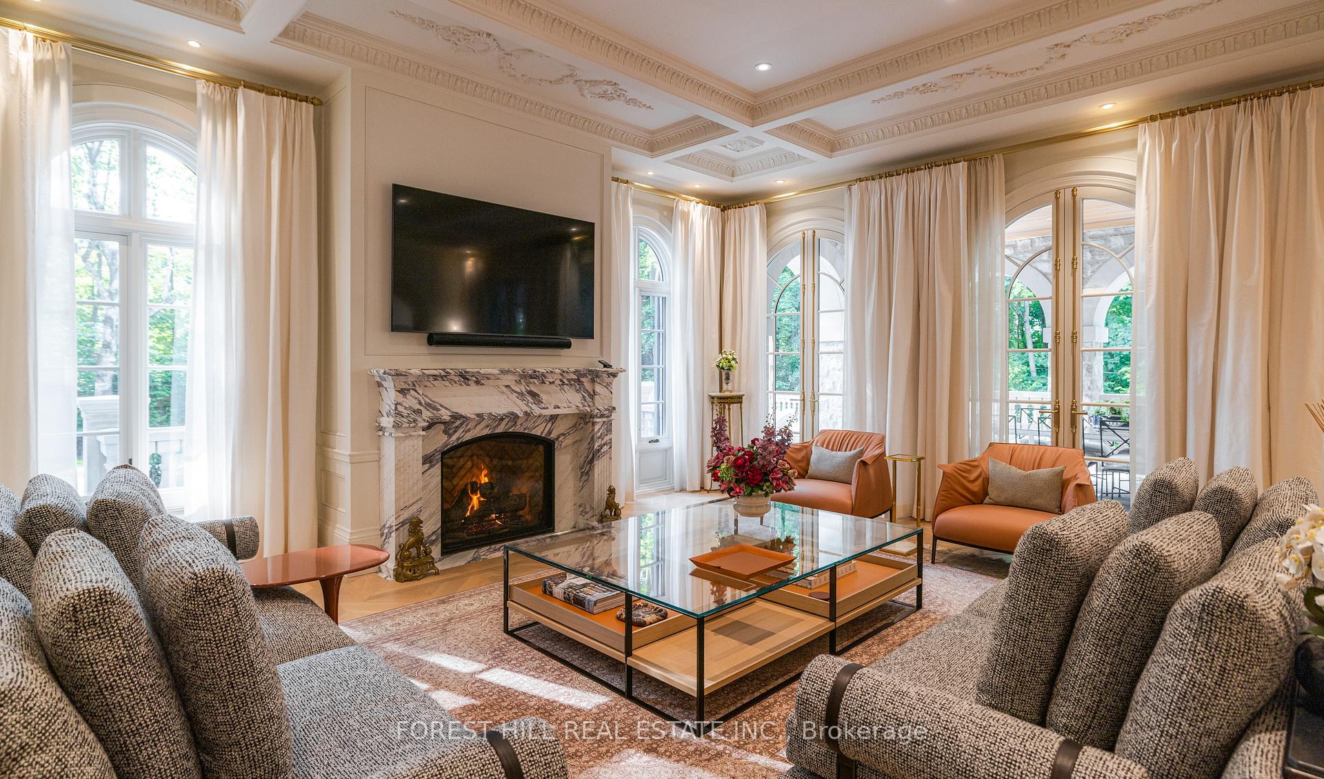 221 Forest Hill Road, Toronto