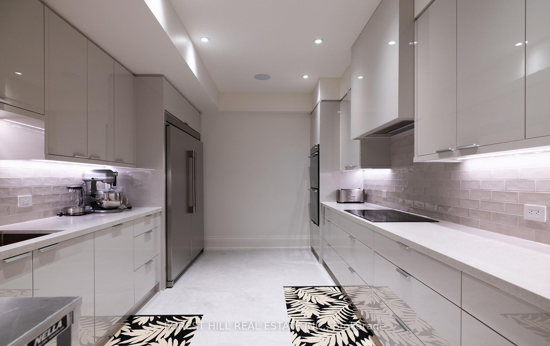 221 Forest Hill Road, Toronto