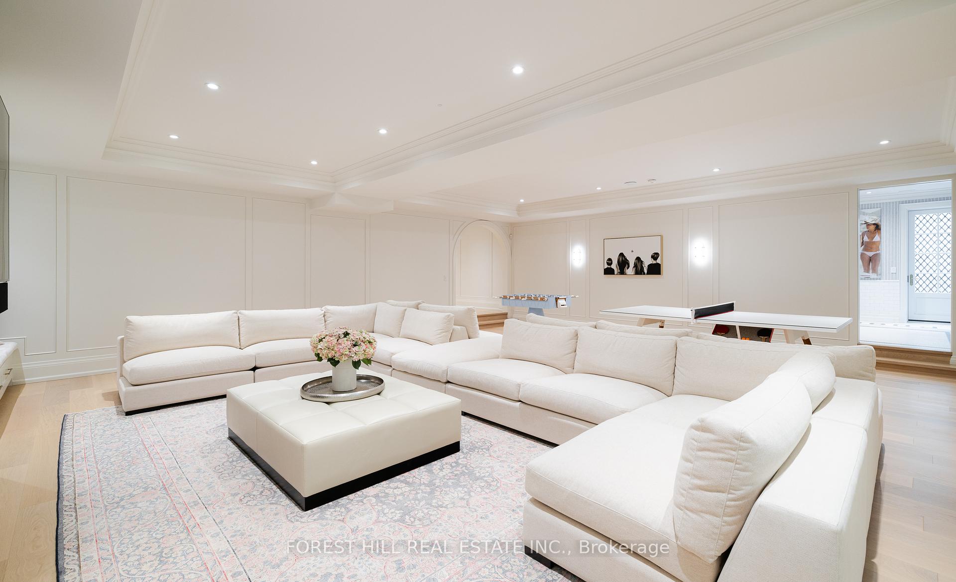 221 Forest Hill Road, Toronto