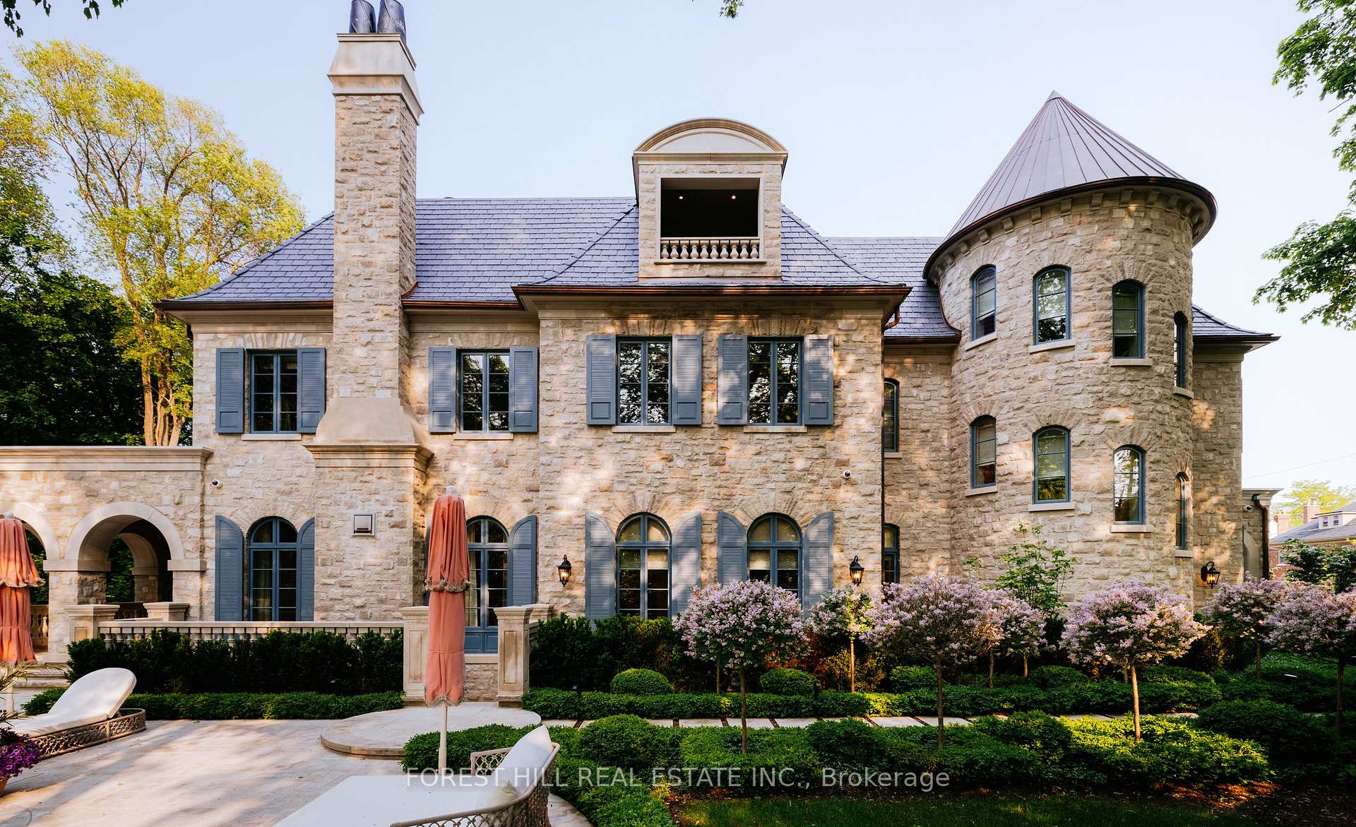 221 Forest Hill Road, Toronto