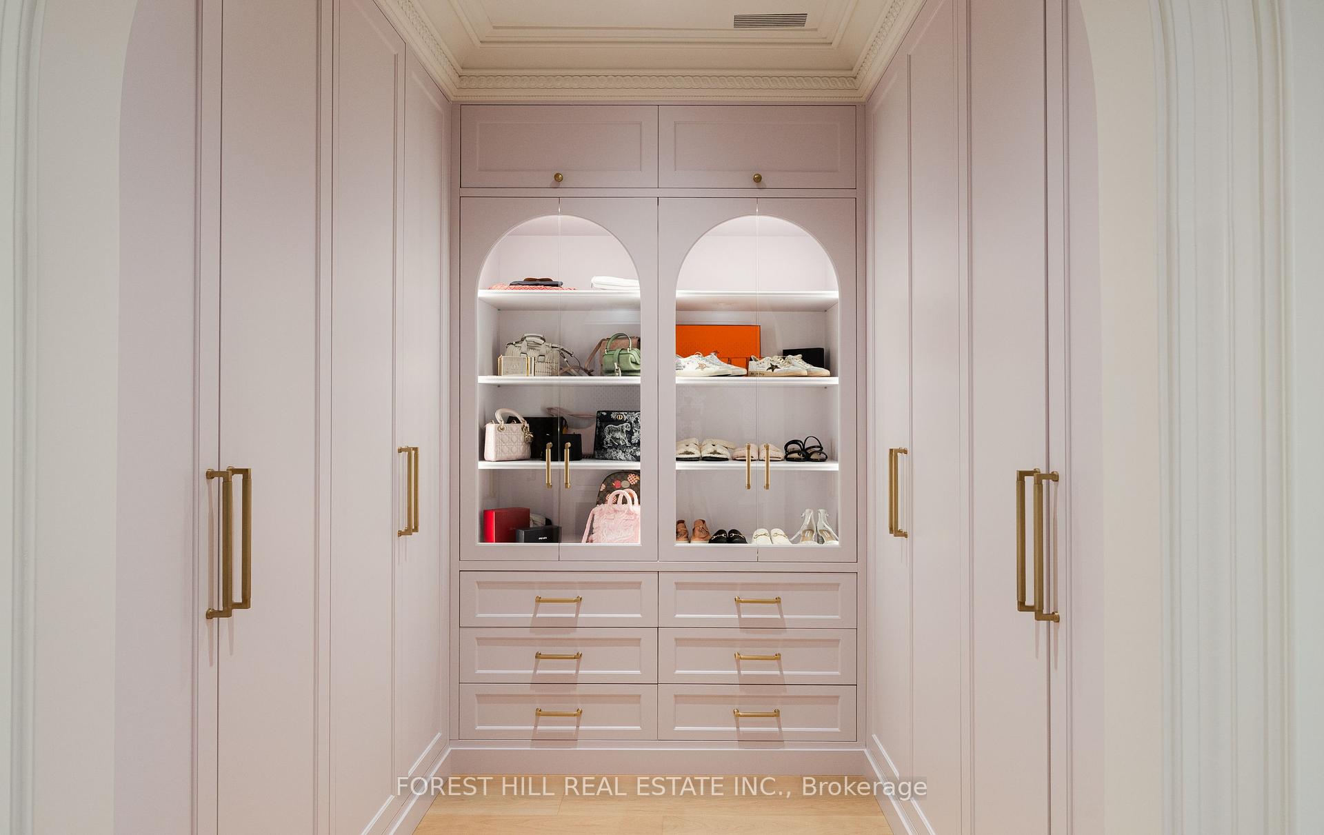 221 Forest Hill Road, Toronto