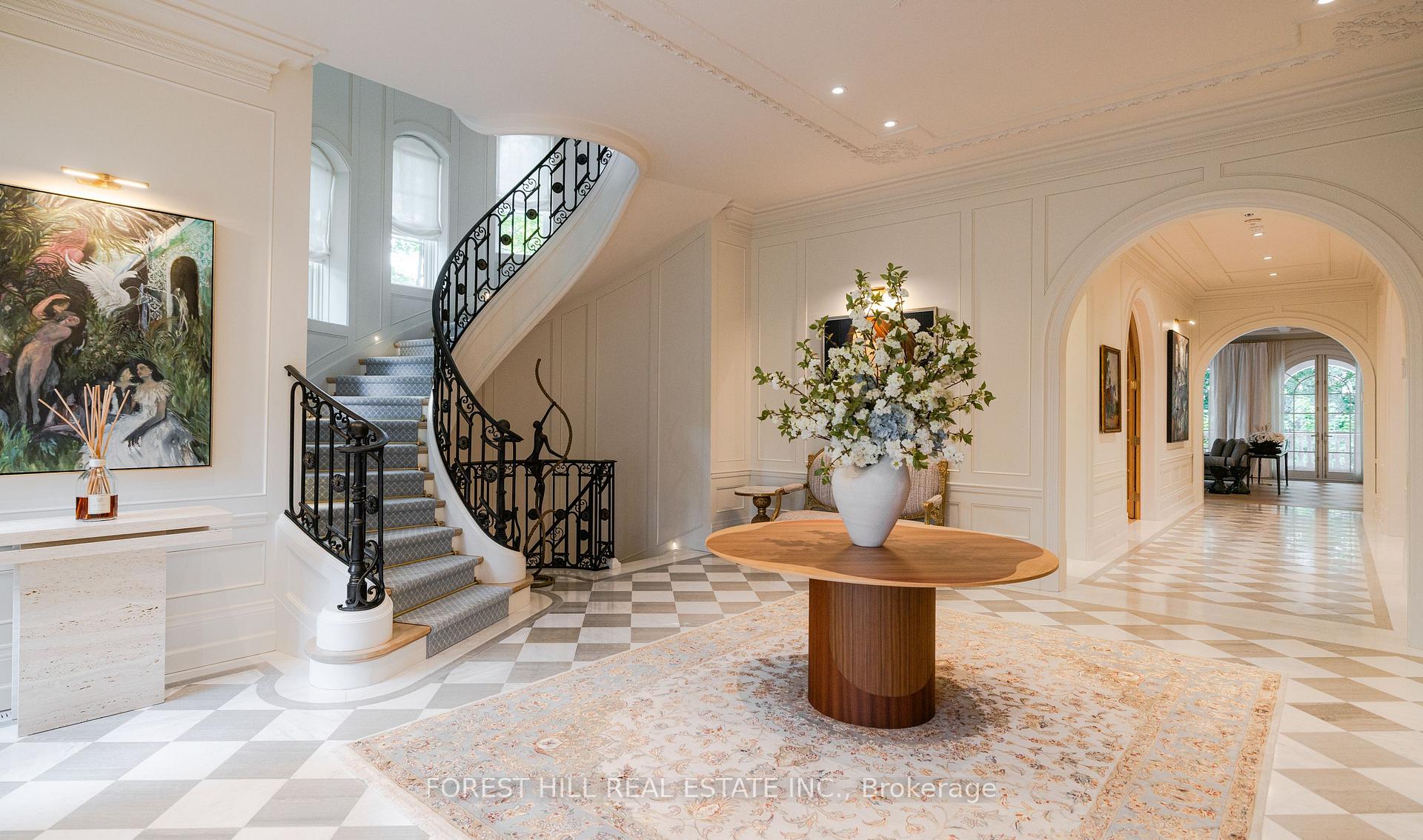 221 Forest Hill Road, Toronto