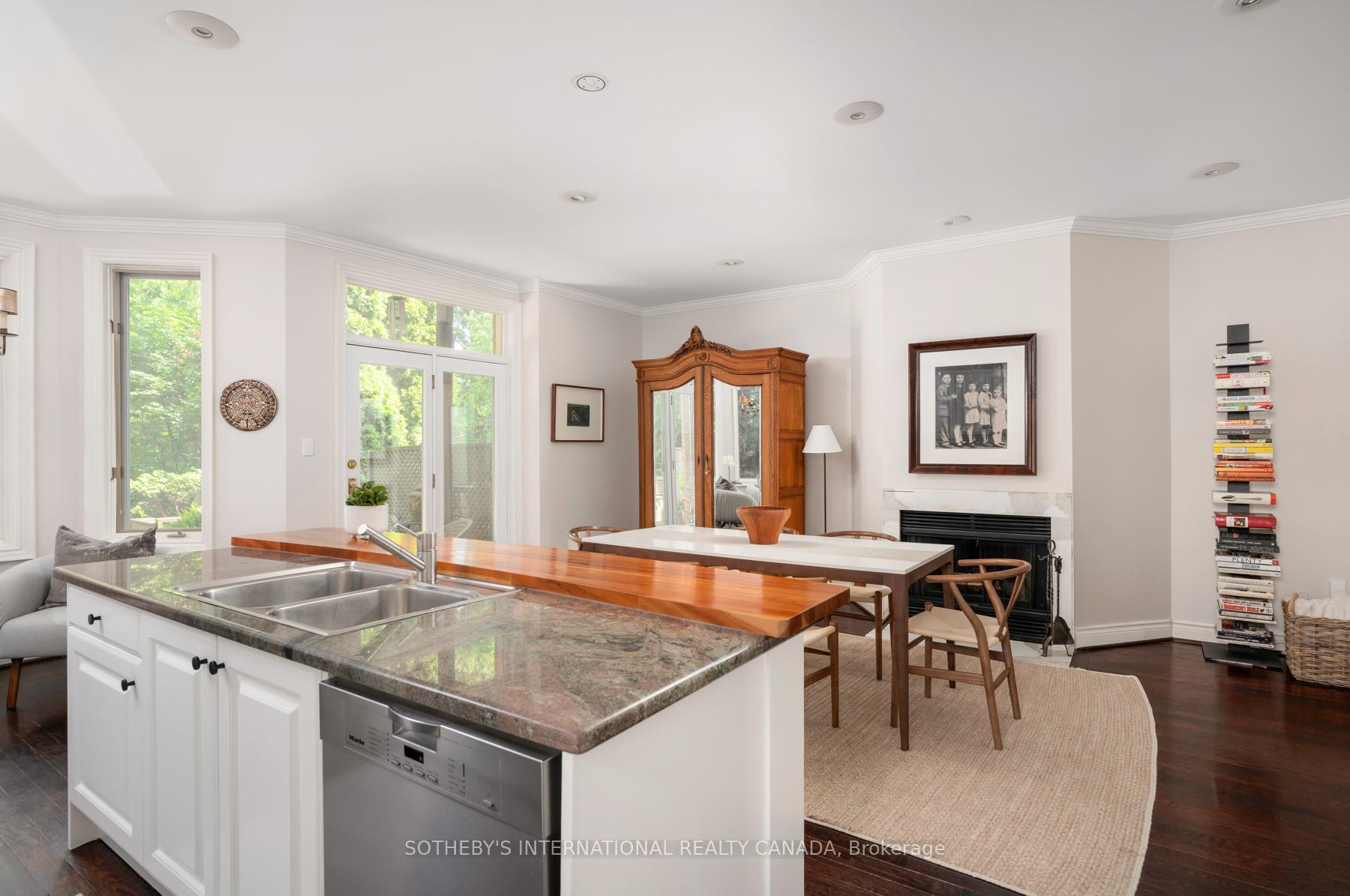 112 Sherwood Avenue, Toronto