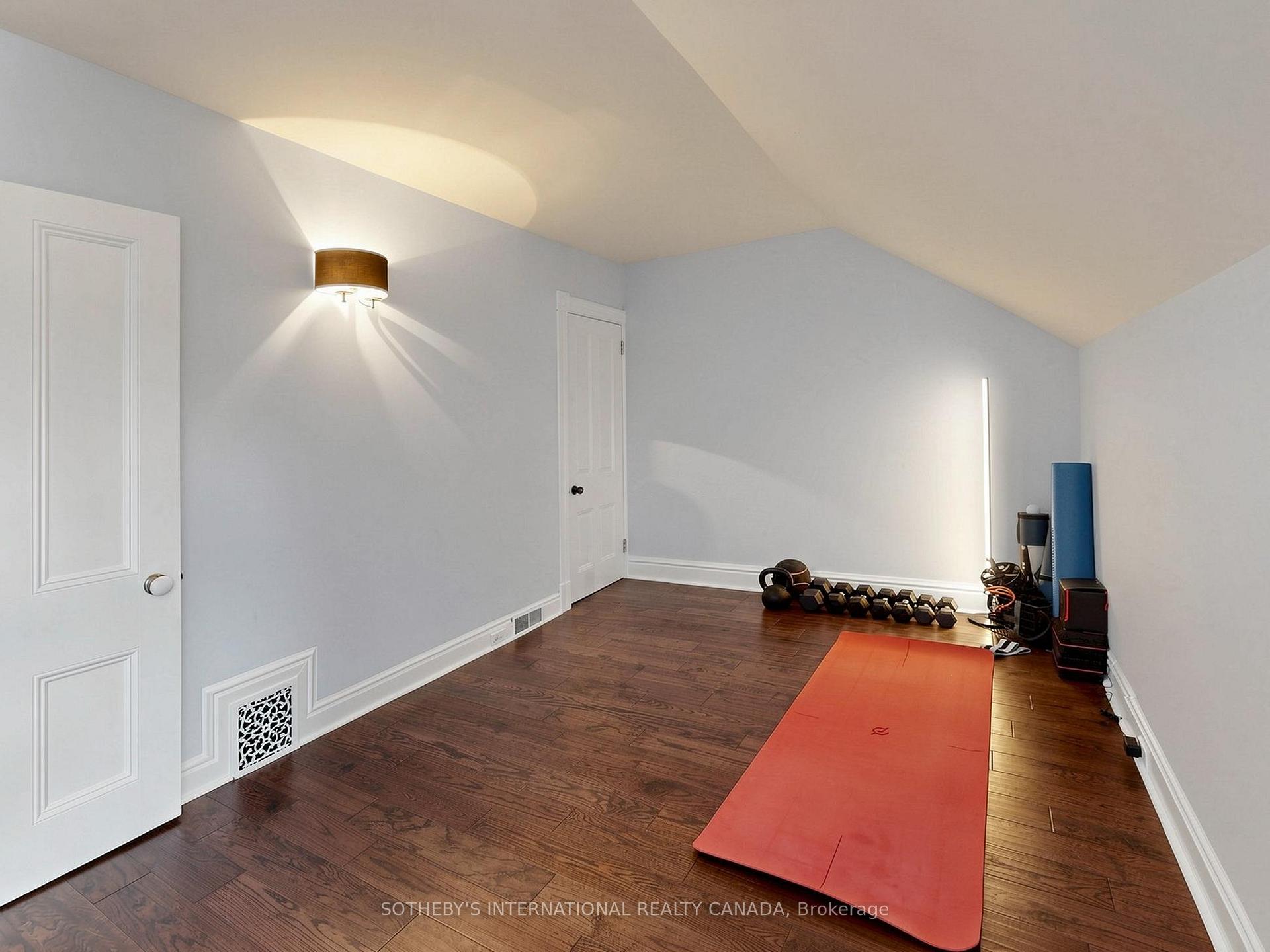 328 Wellesley Street E