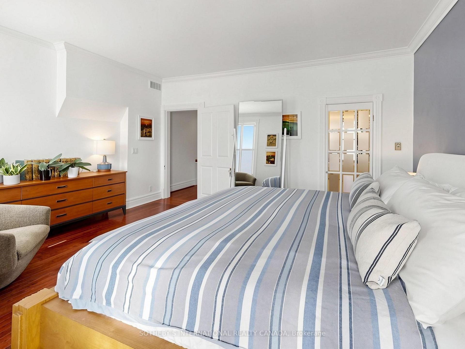 328 Wellesley Street E