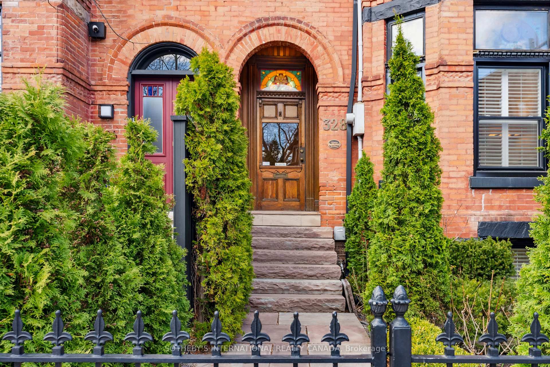 328 Wellesley Street E