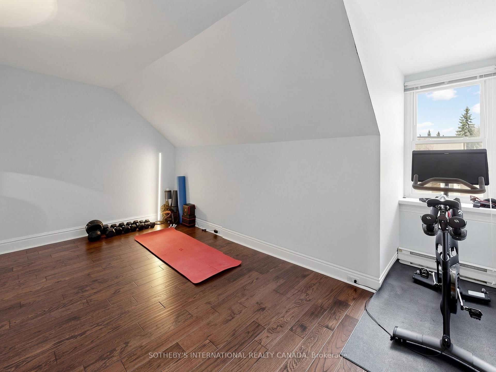 328 Wellesley Street E