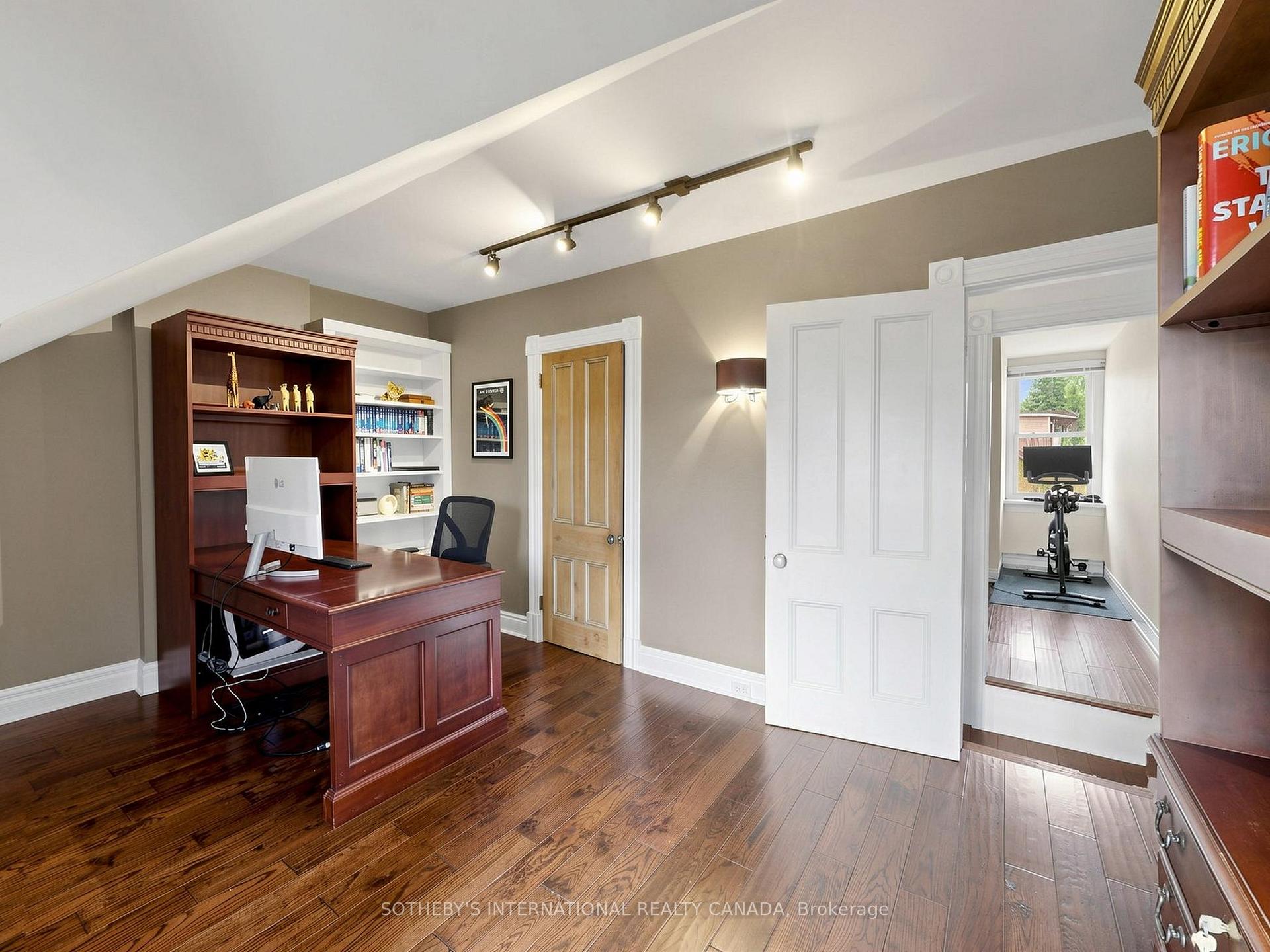 328 Wellesley Street E