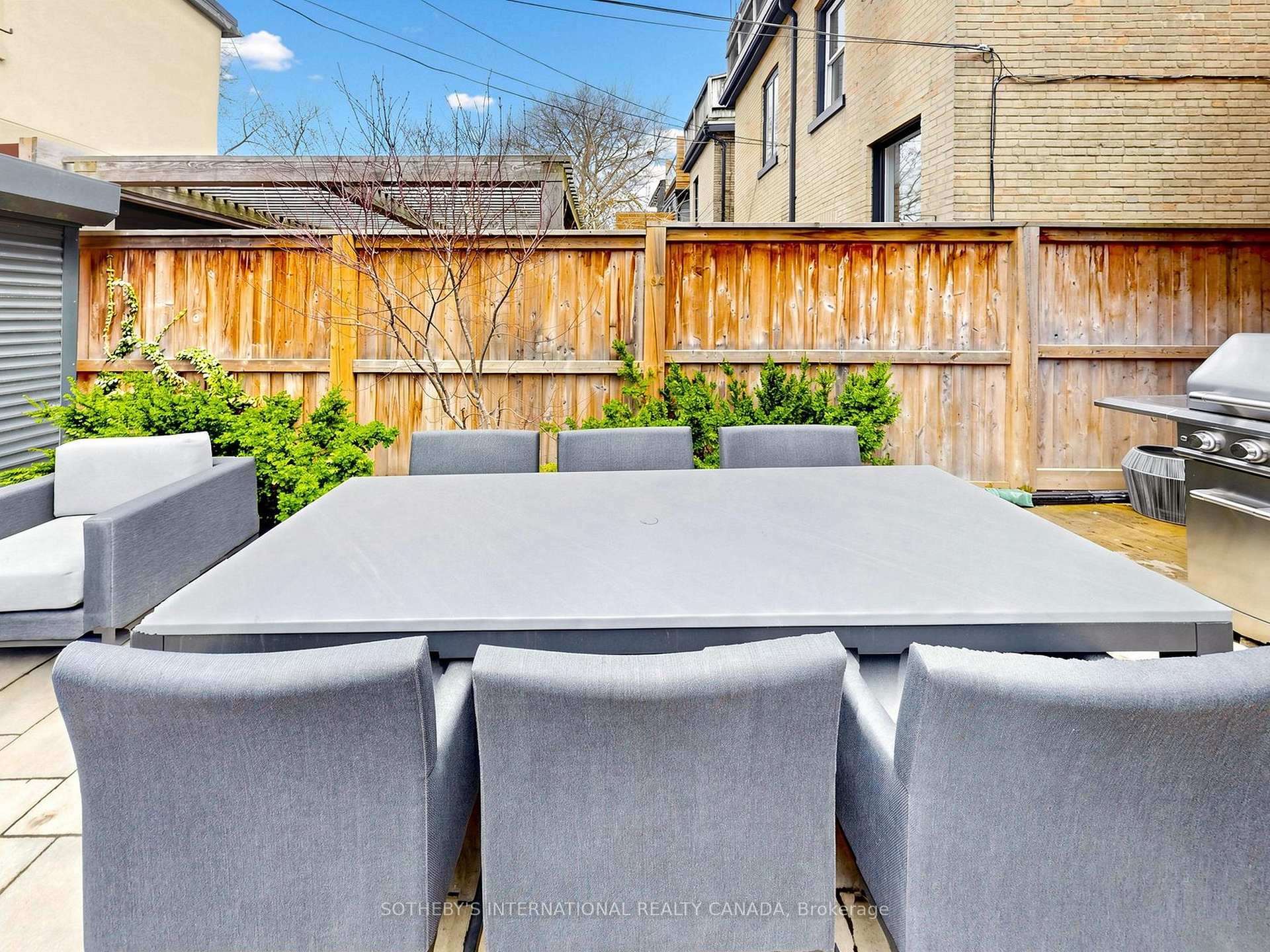 328 Wellesley Street E