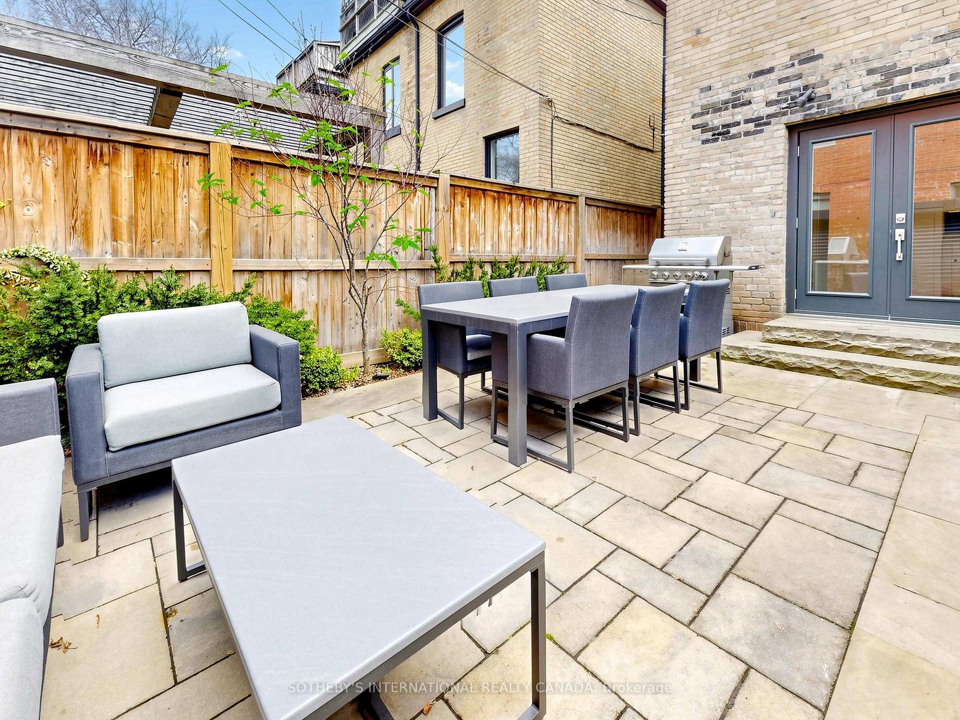 328 Wellesley Street E