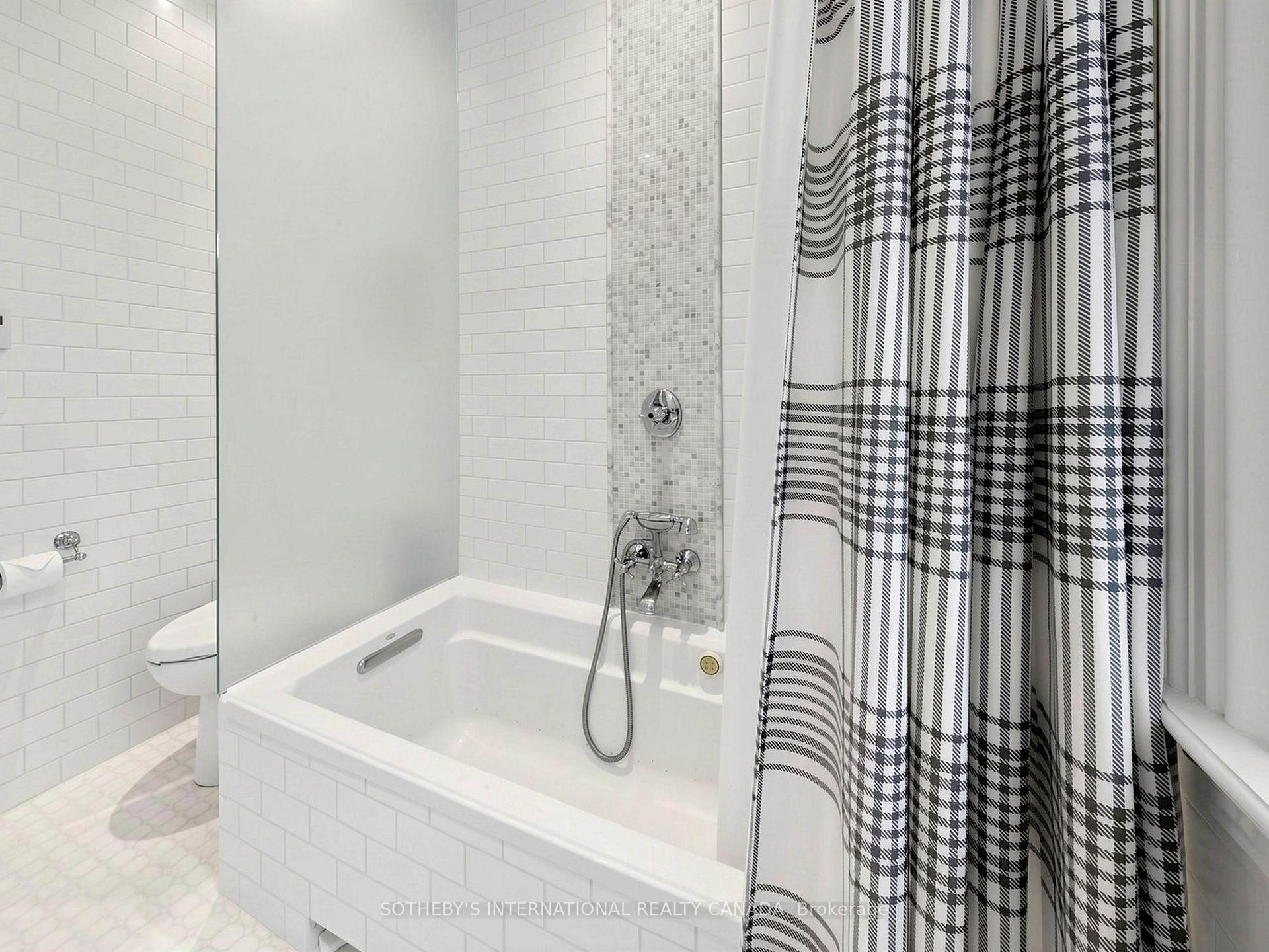 328 Wellesley Street E