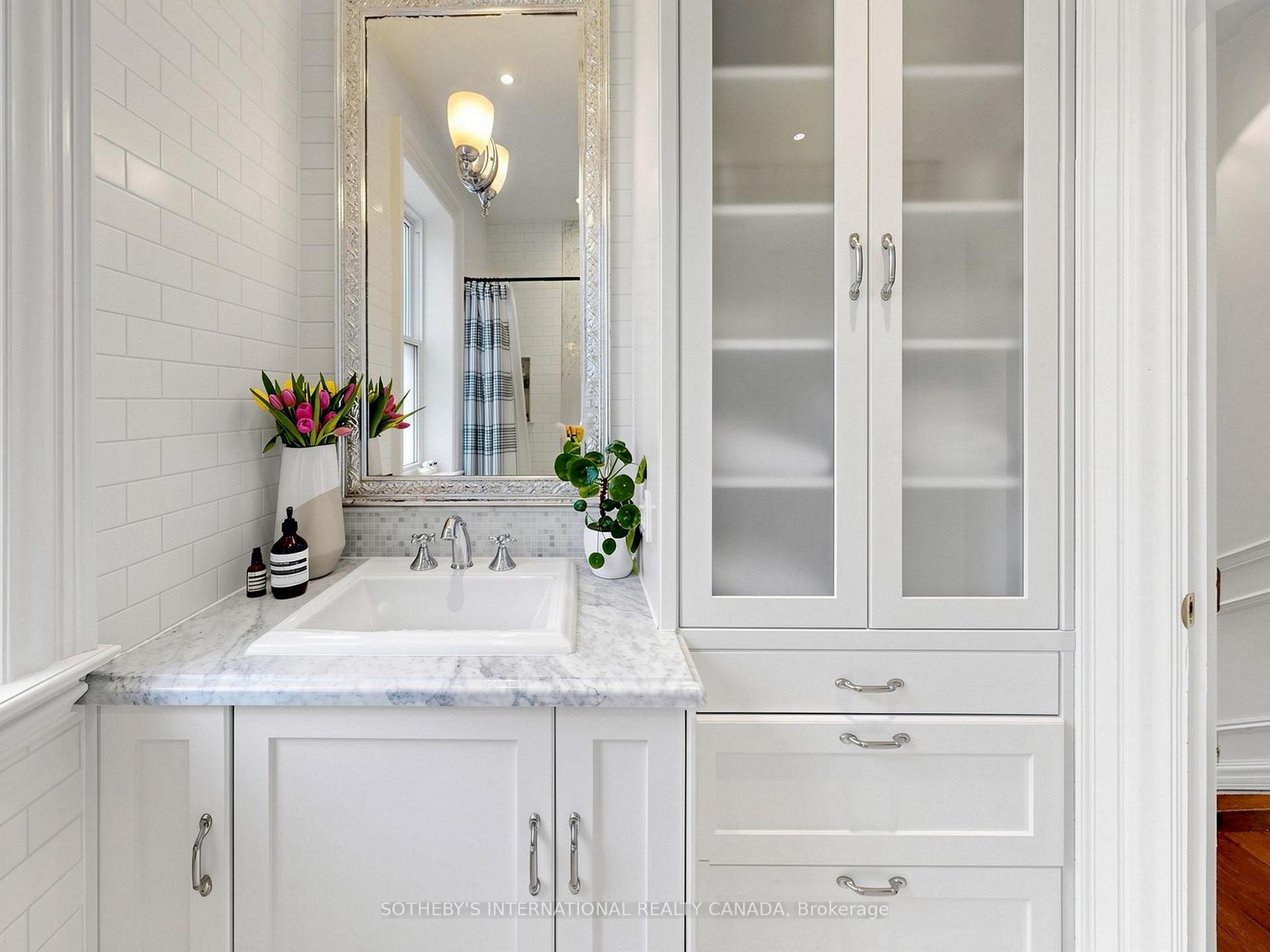 328 Wellesley Street E