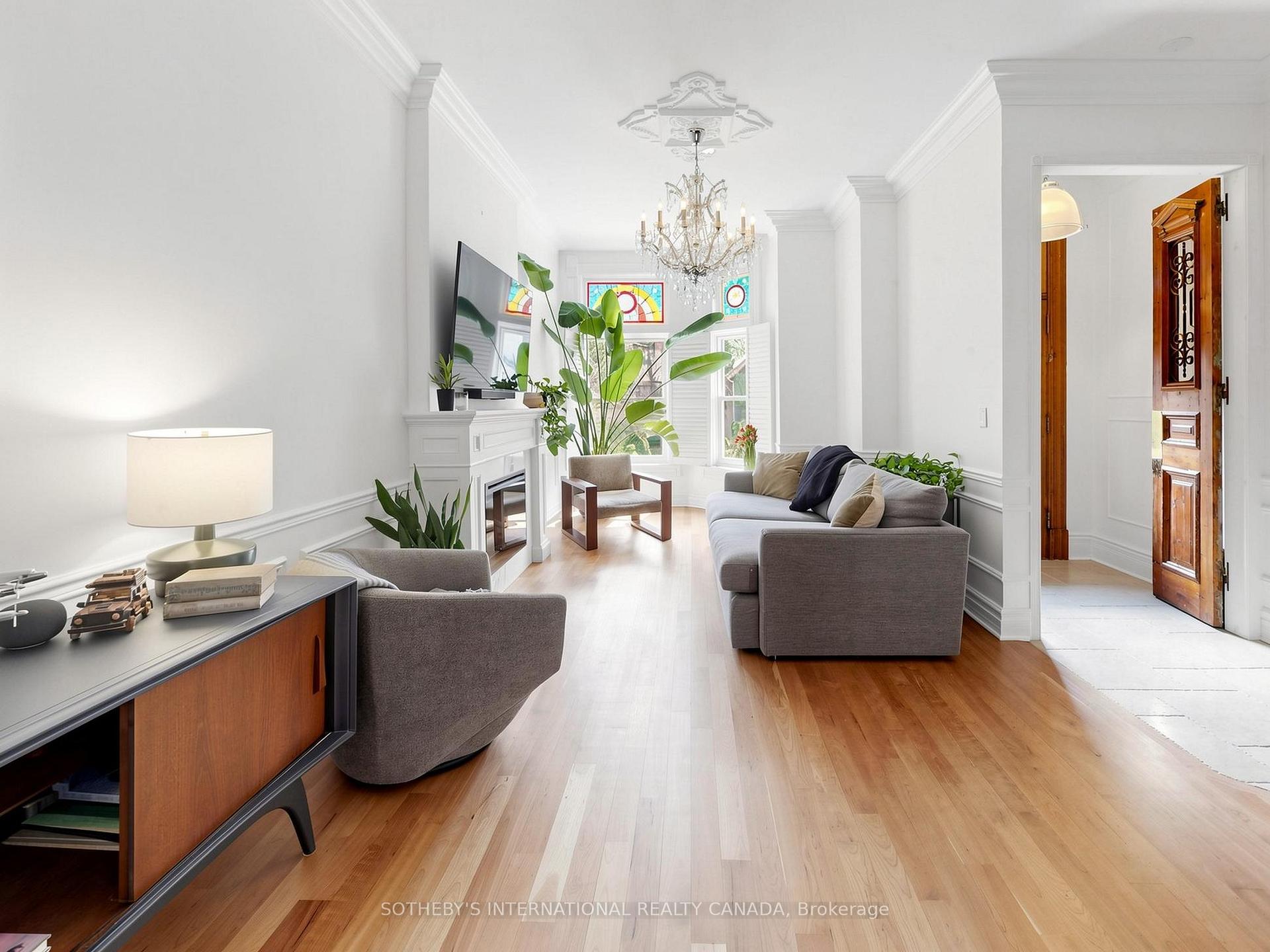 328 Wellesley Street E