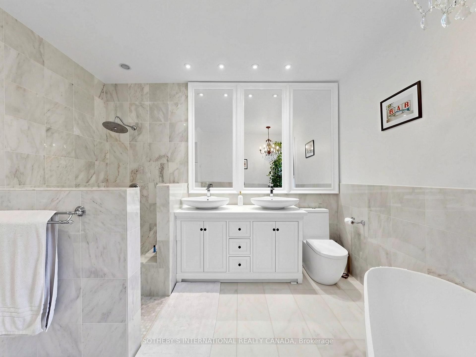 328 Wellesley Street E