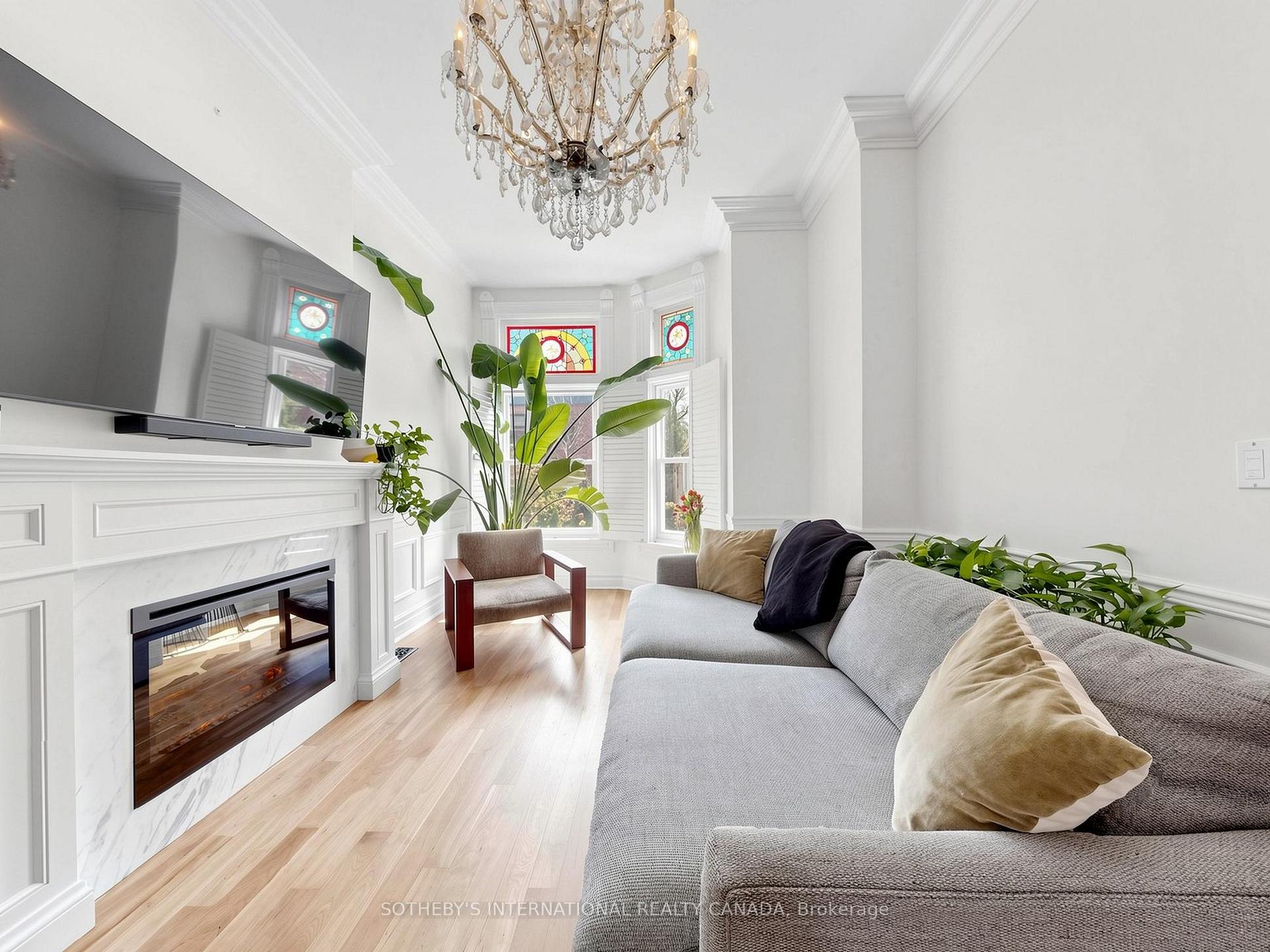 328 Wellesley Street E