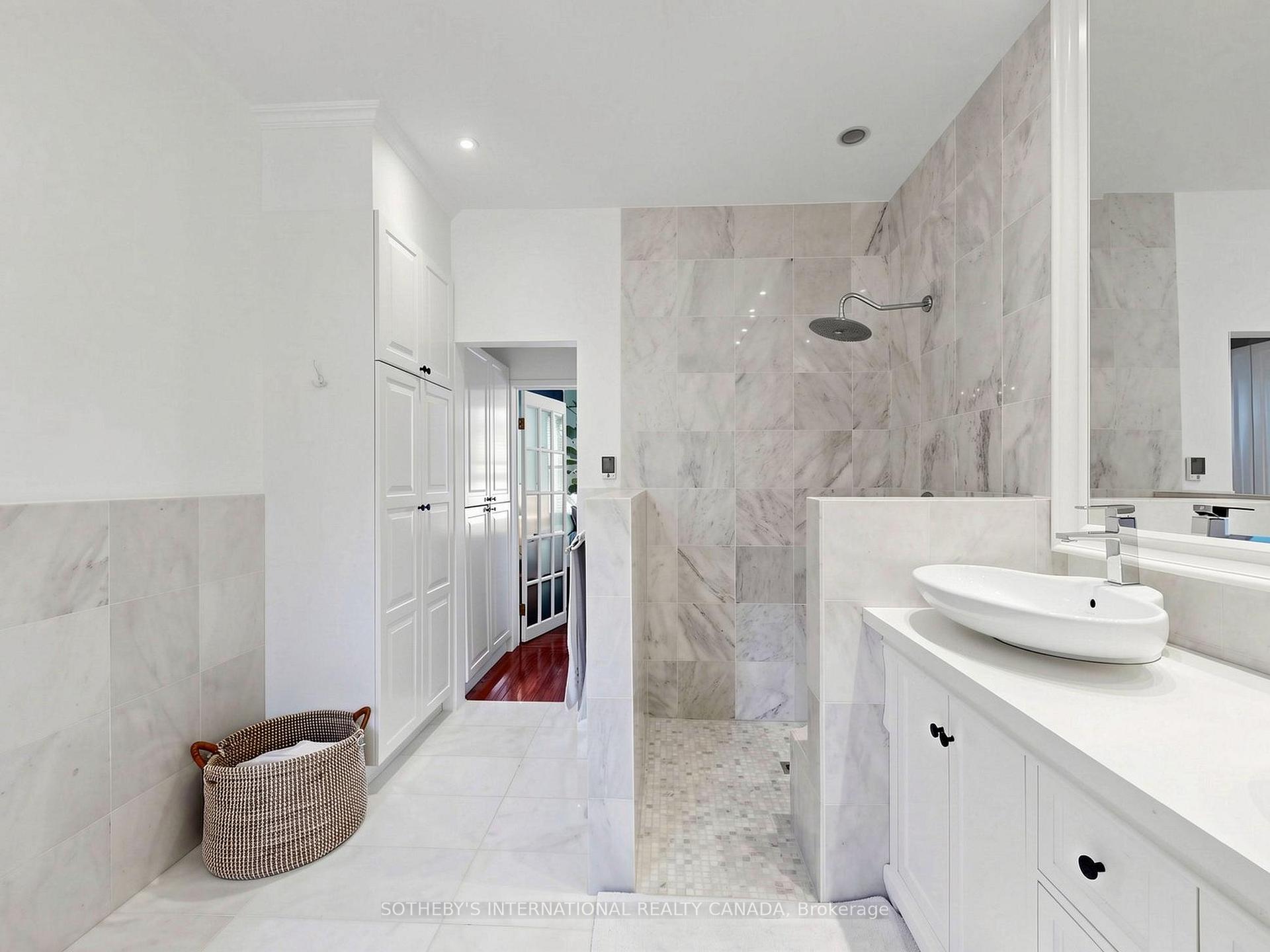 328 Wellesley Street E