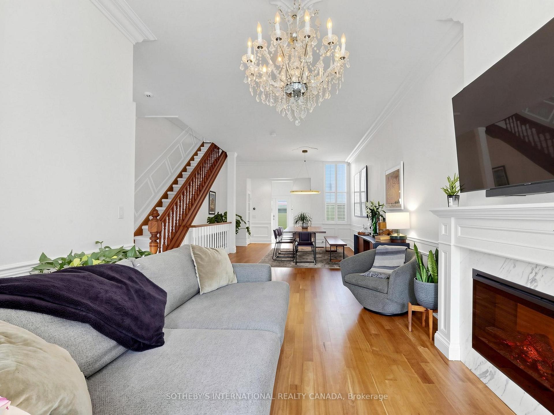 328 Wellesley Street E