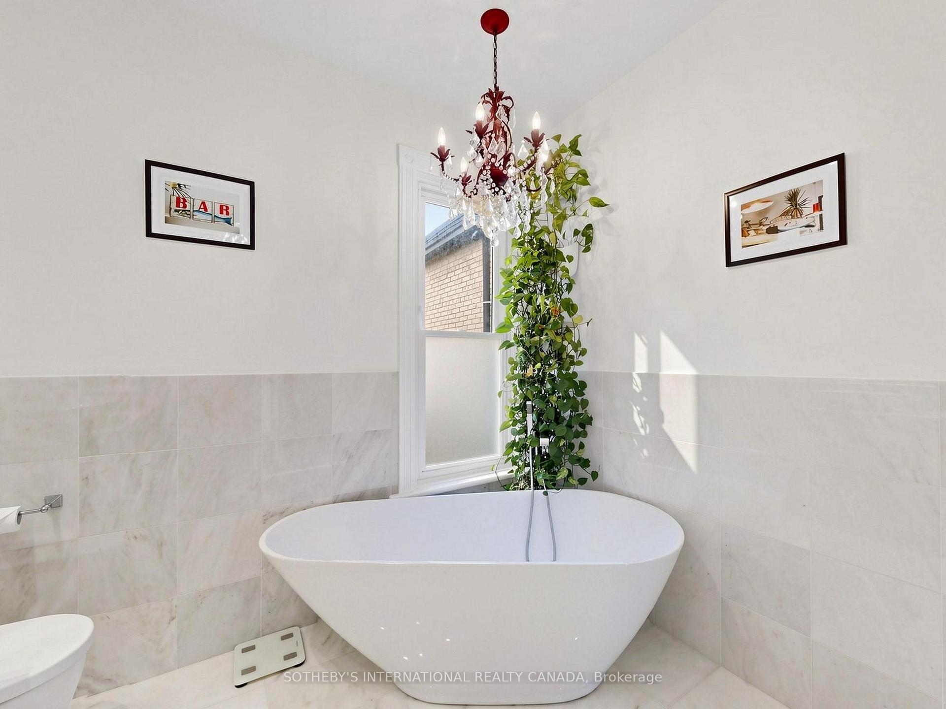 328 Wellesley Street E