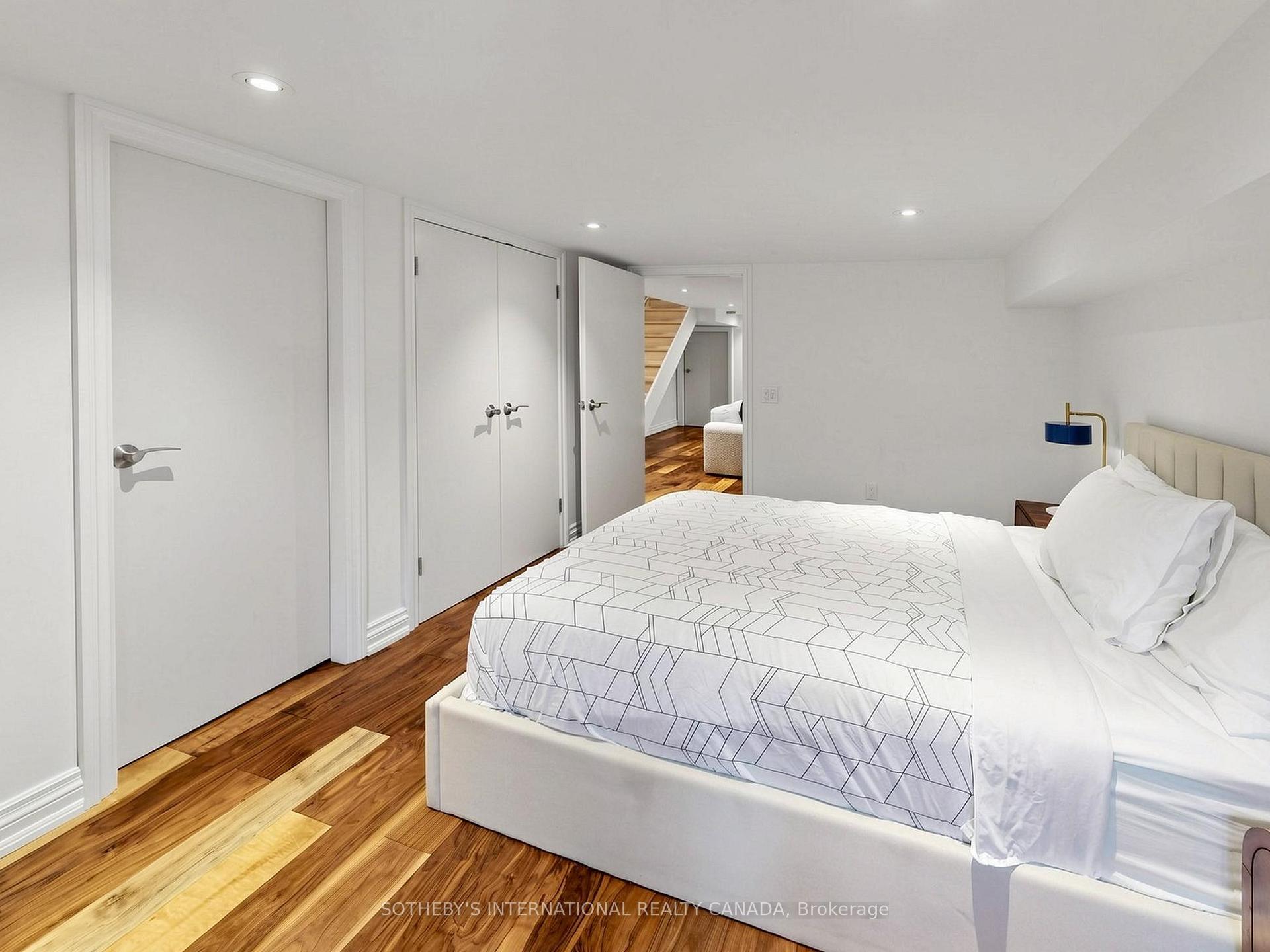 328 Wellesley Street E