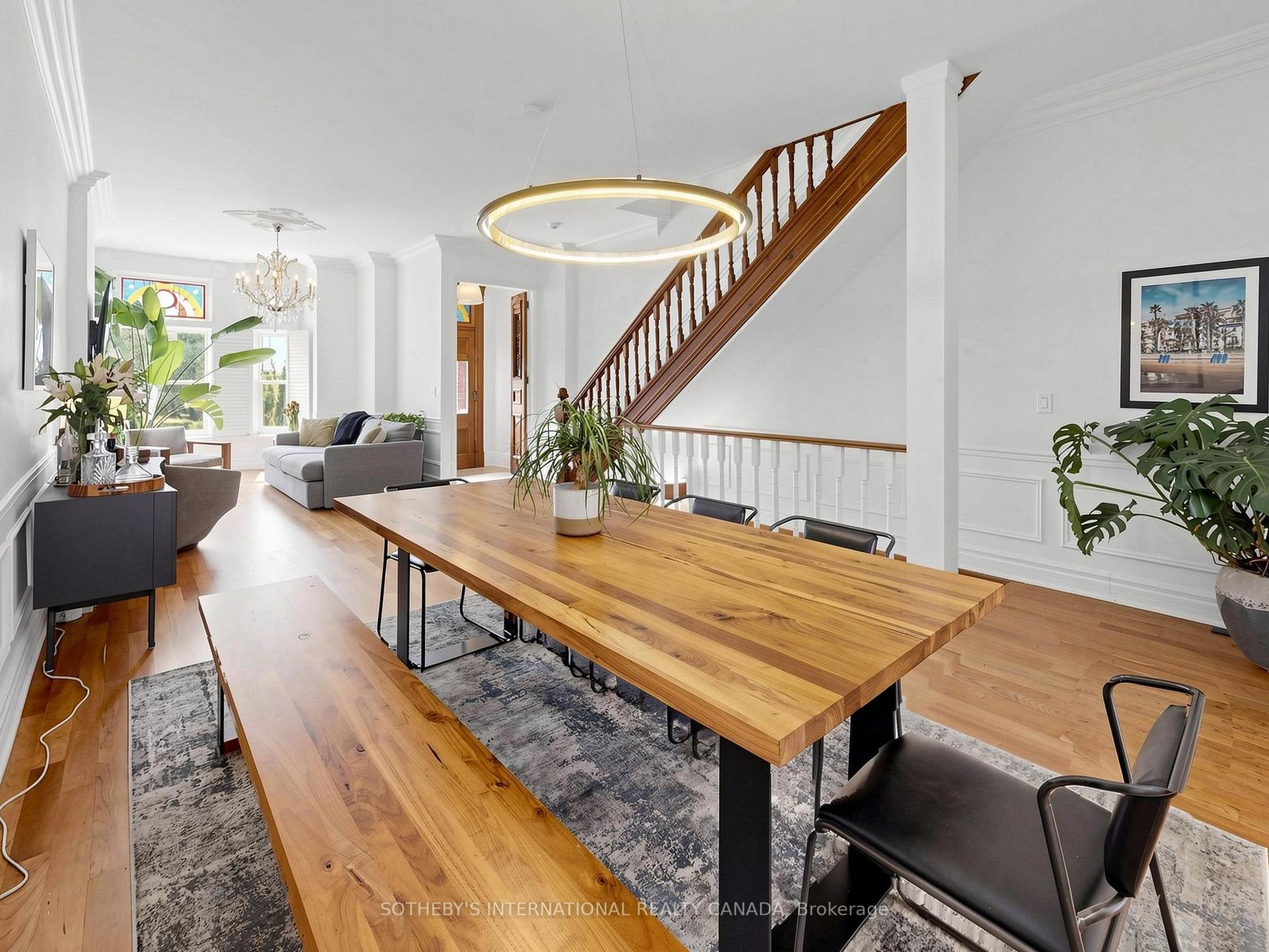 328 Wellesley Street E