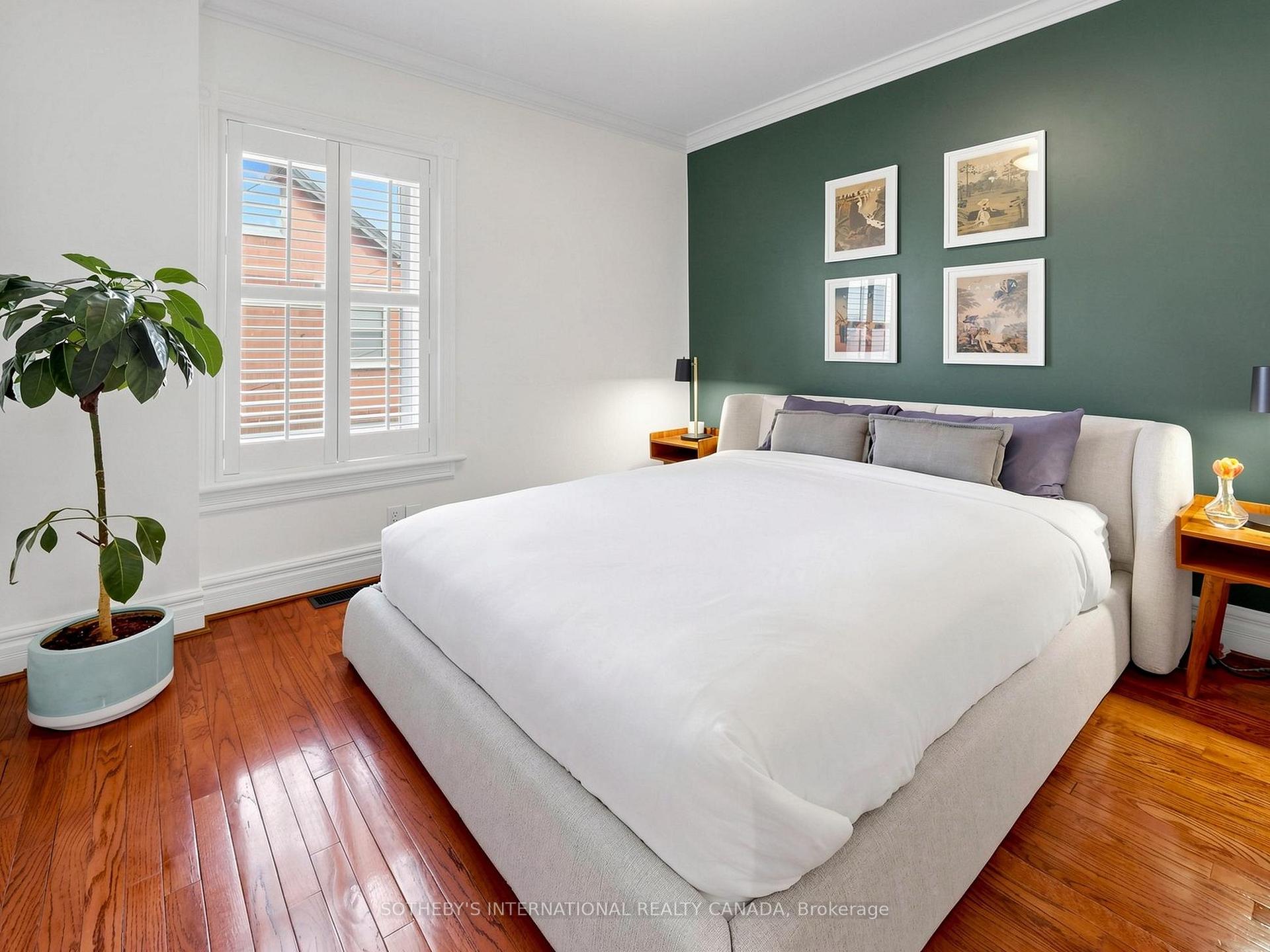 328 Wellesley Street E