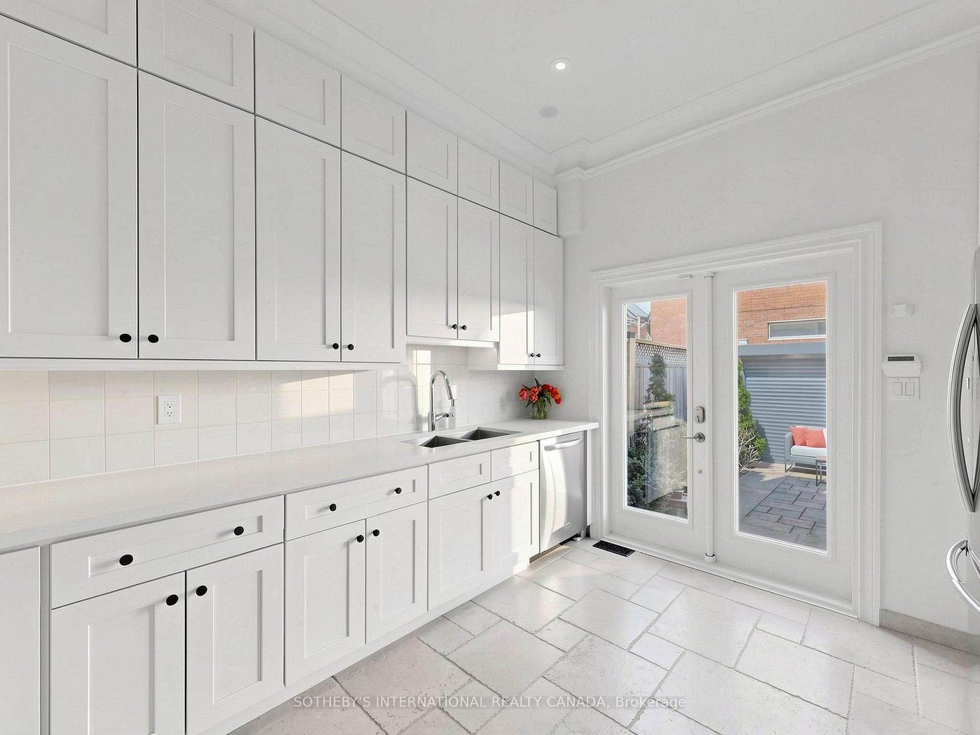 328 Wellesley Street E