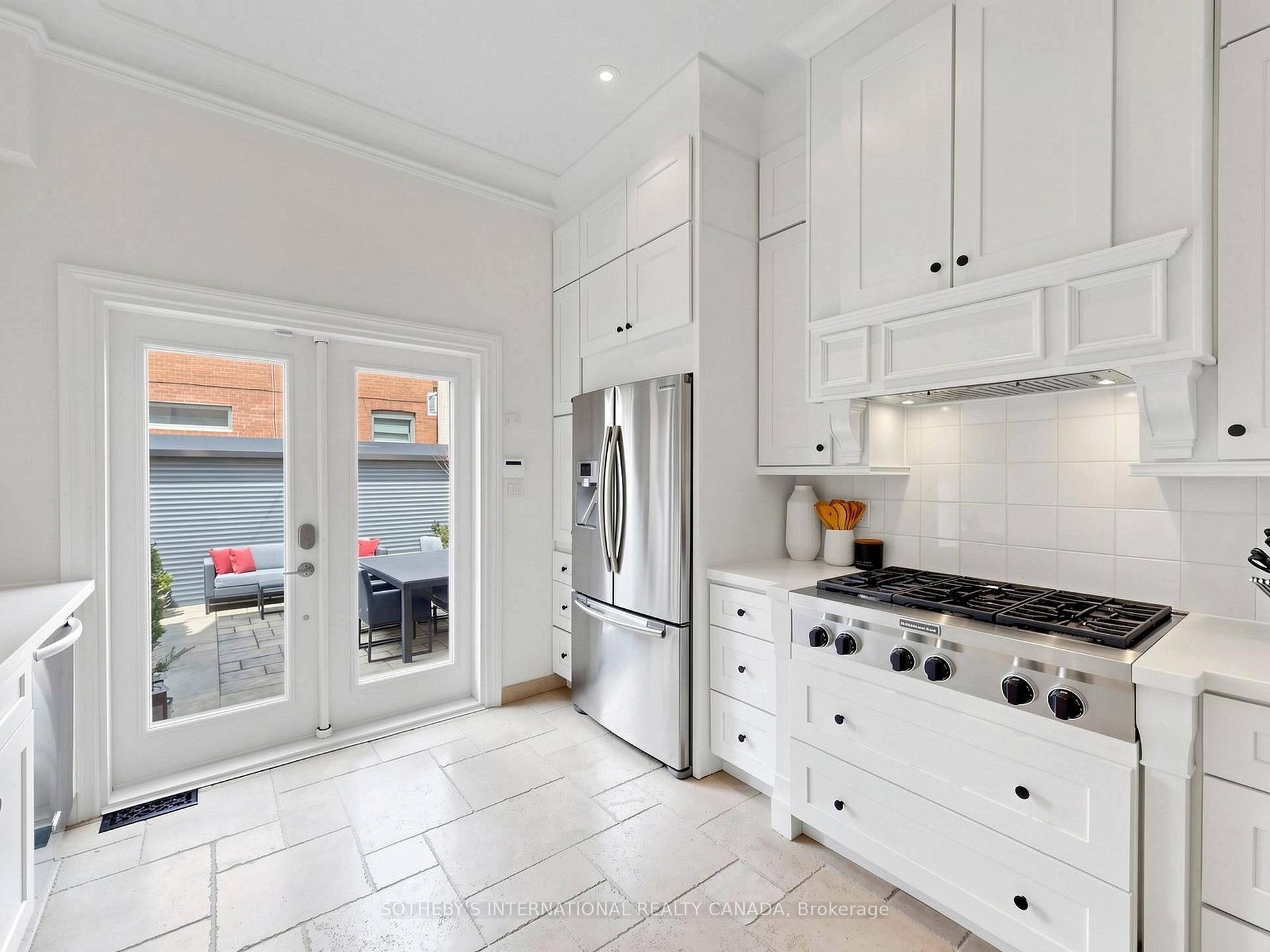 328 Wellesley Street E