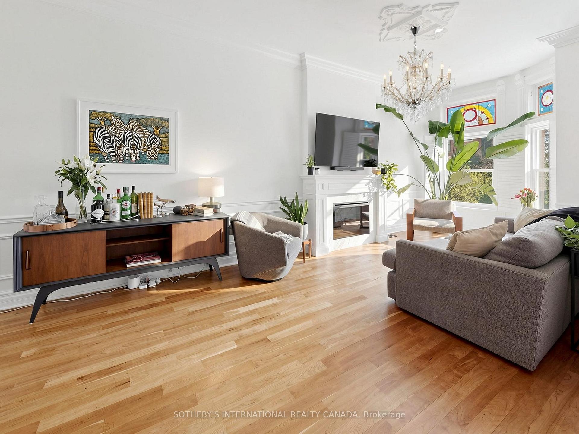 328 Wellesley Street E