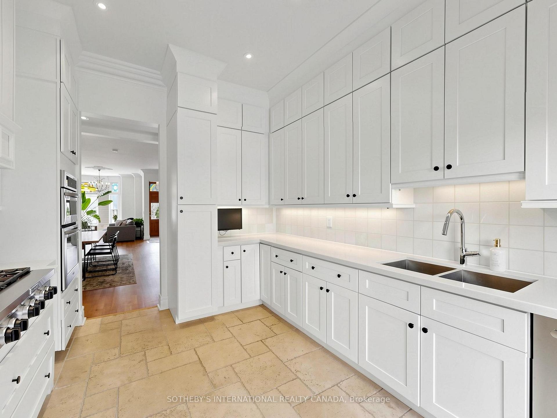 328 Wellesley Street E