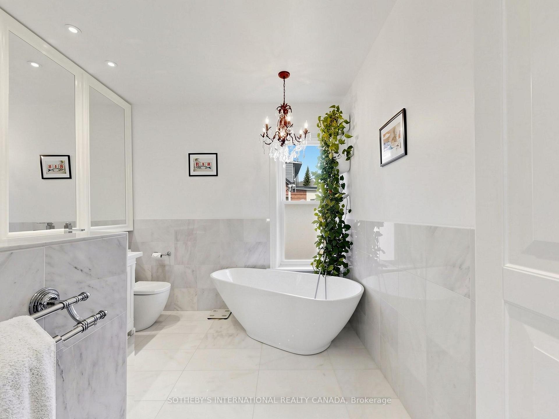 328 Wellesley Street E