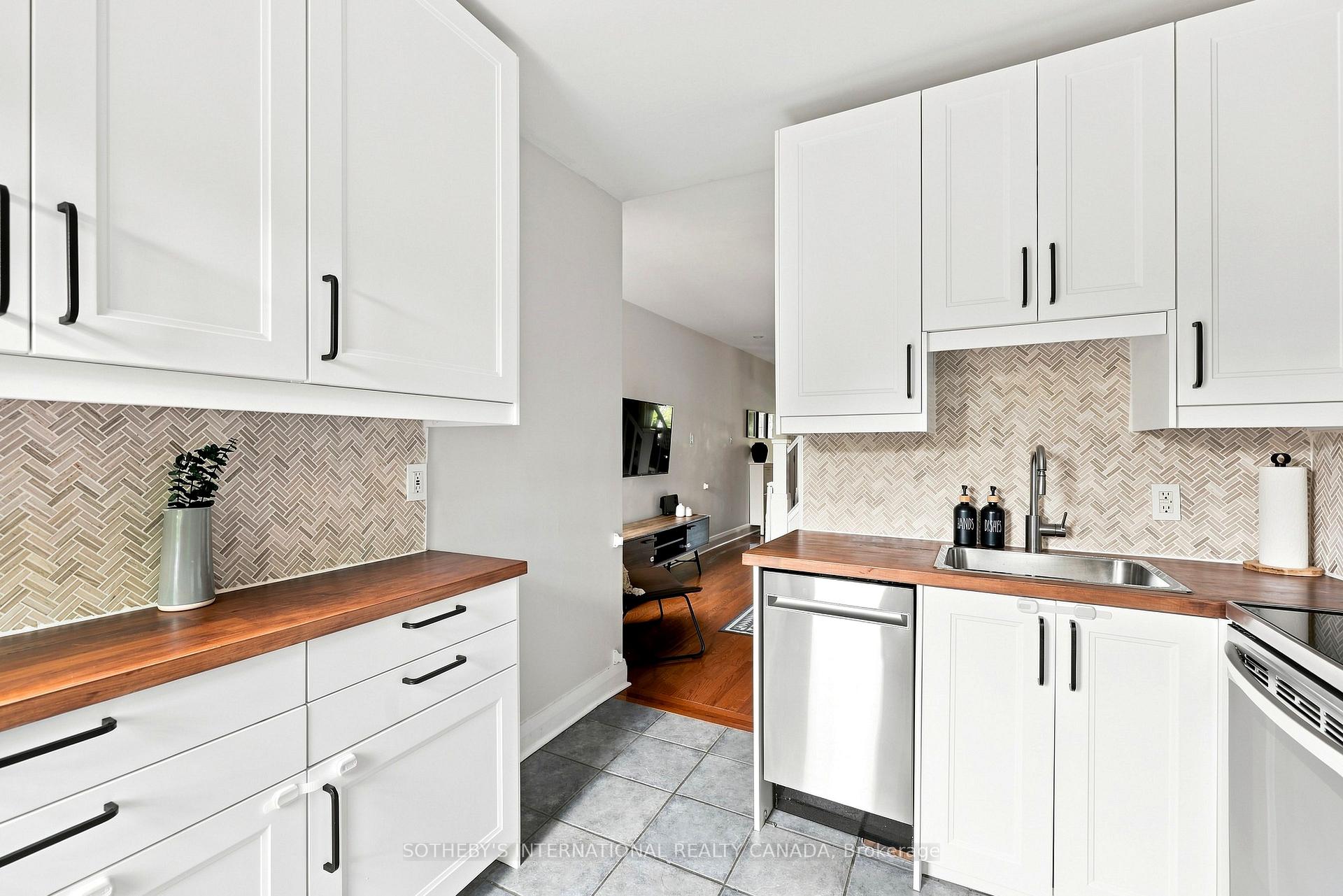 213 Oakcrest Avenue, Toronto