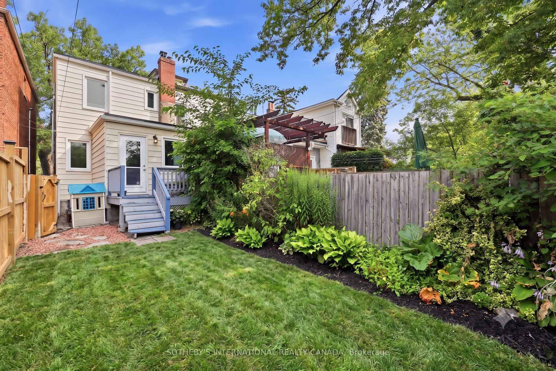 213 Oakcrest Avenue, Toronto