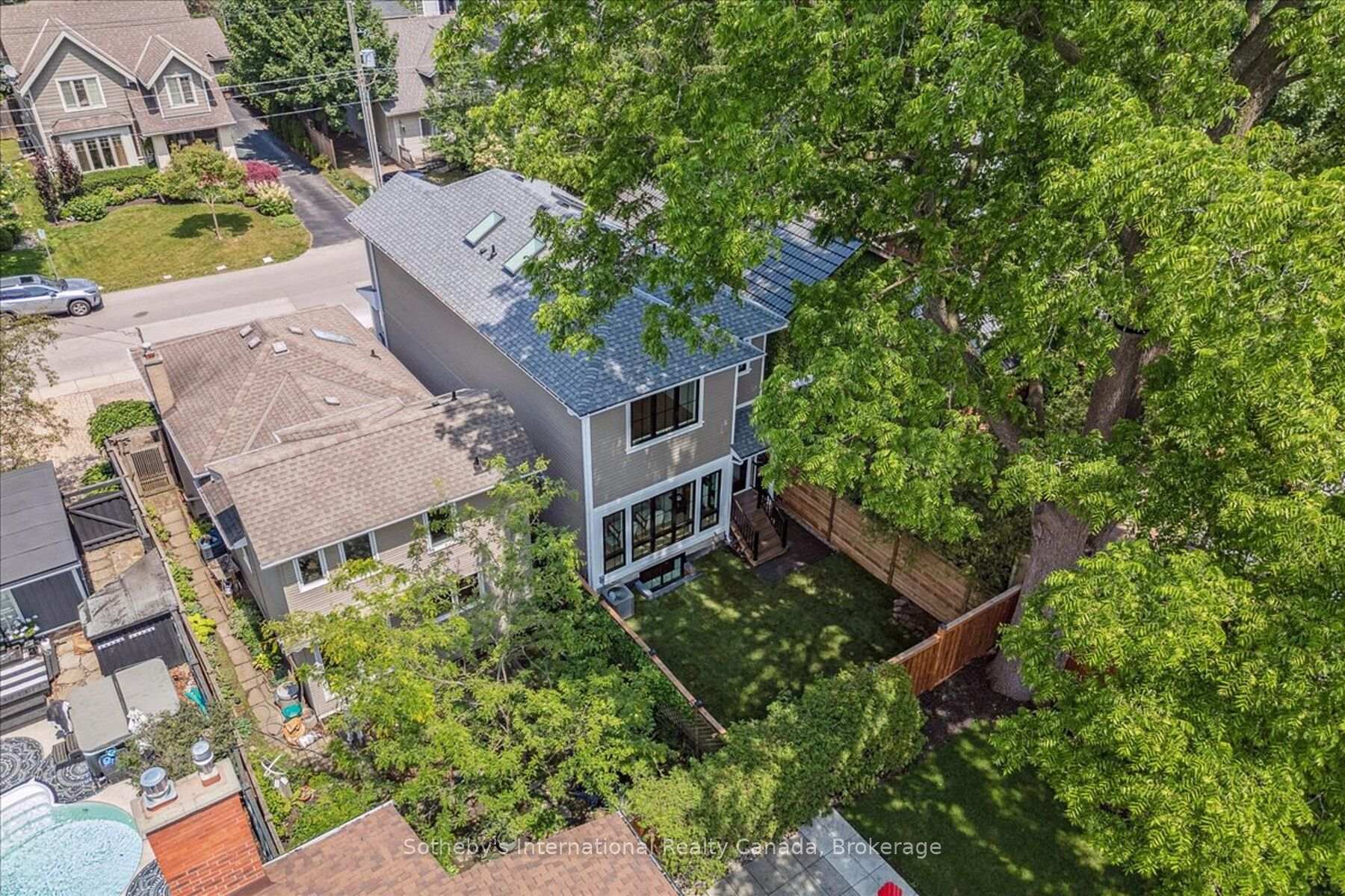 152 CHISHOLM Street