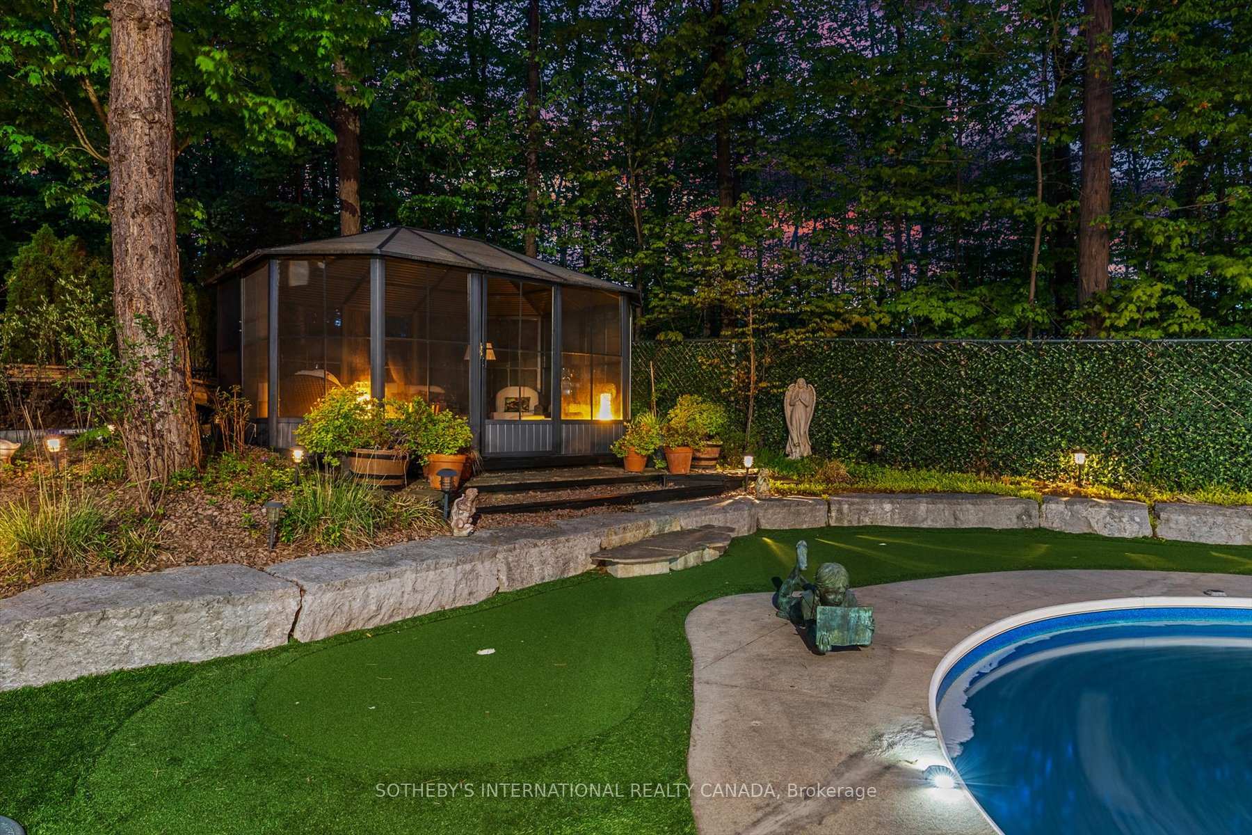 1662 Roundleaf Court
