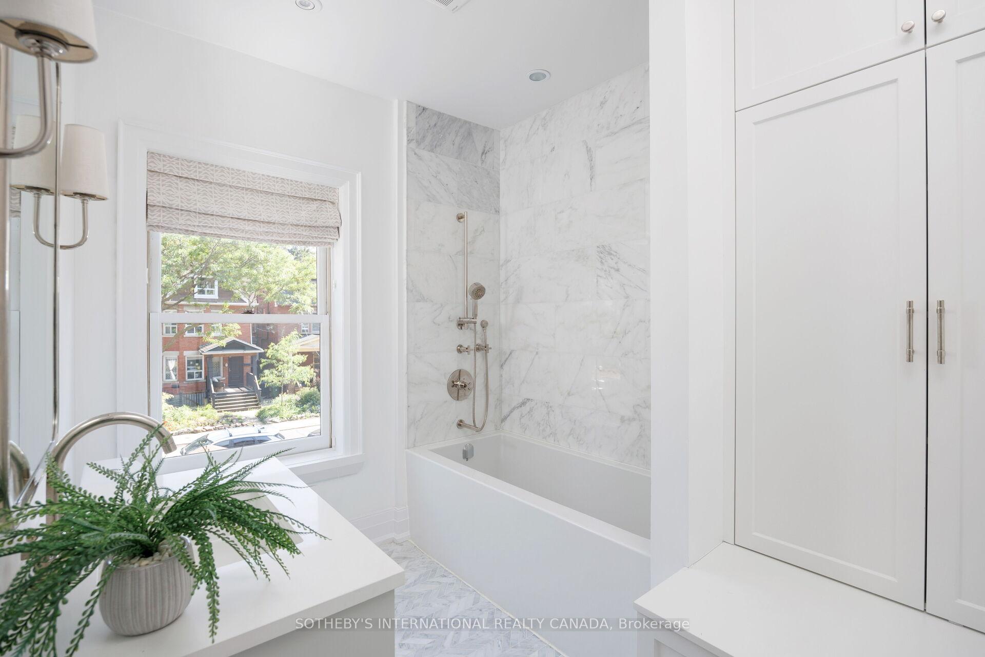 12 Hewitt Avenue, Toronto