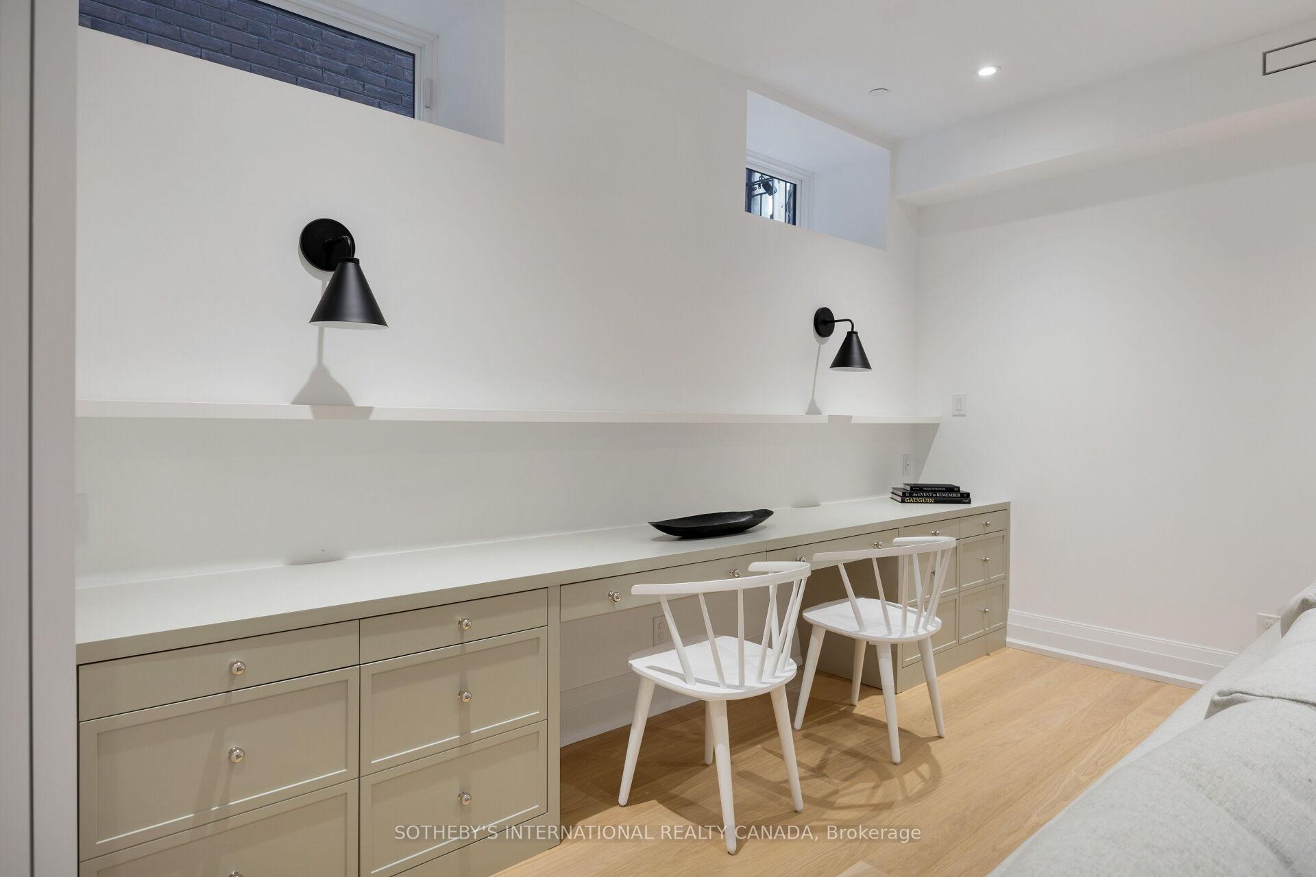 12 Hewitt Avenue, Toronto