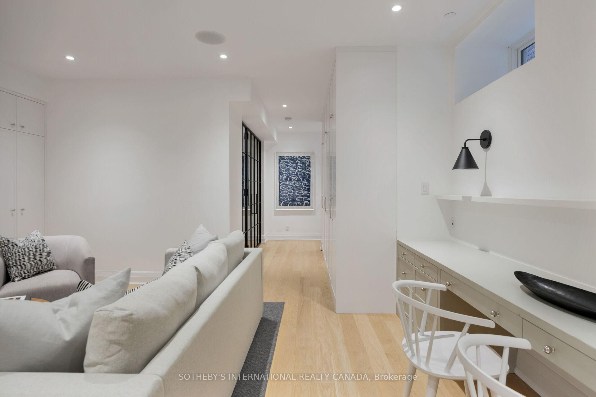 12 Hewitt Avenue, Toronto