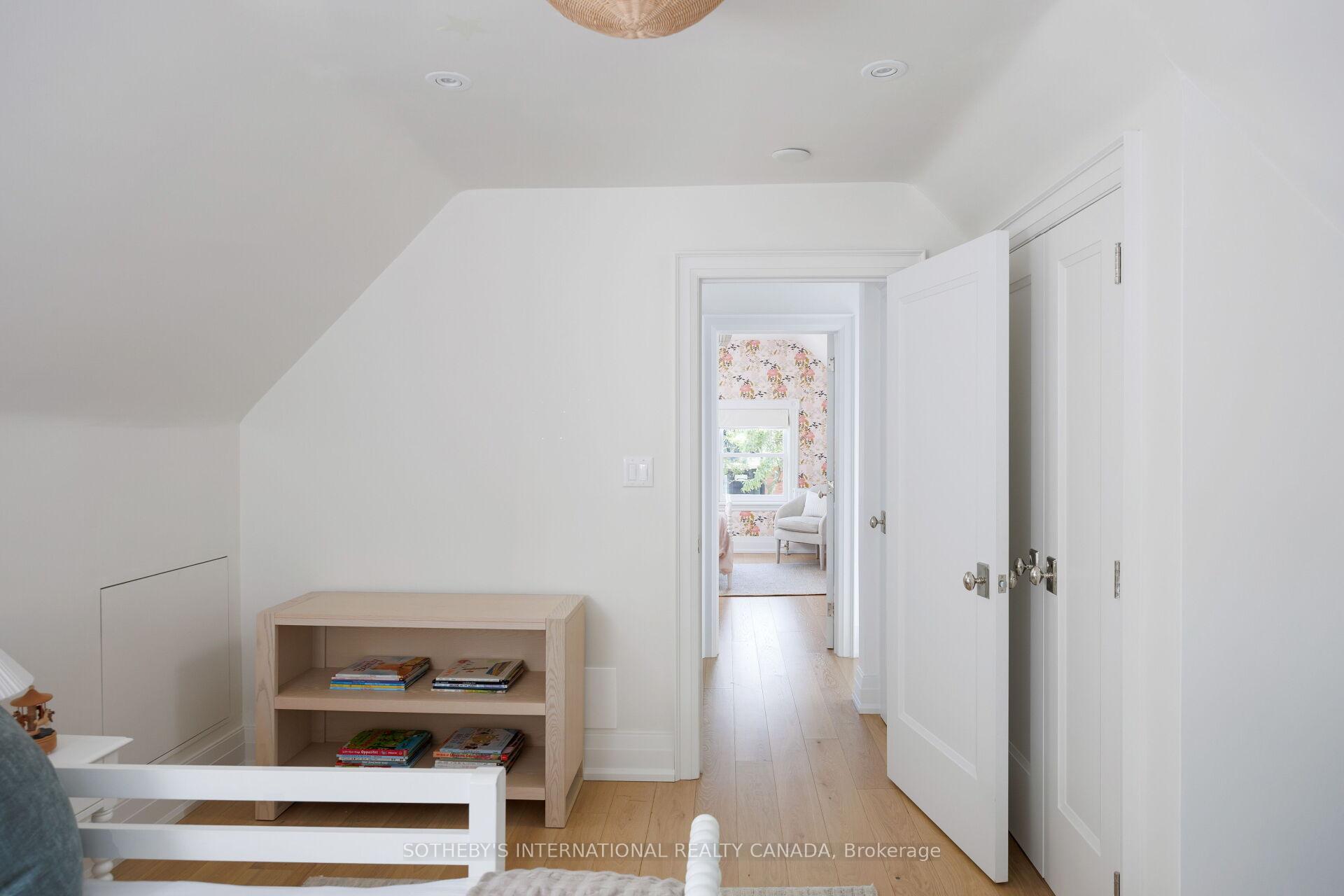 12 Hewitt Avenue, Toronto