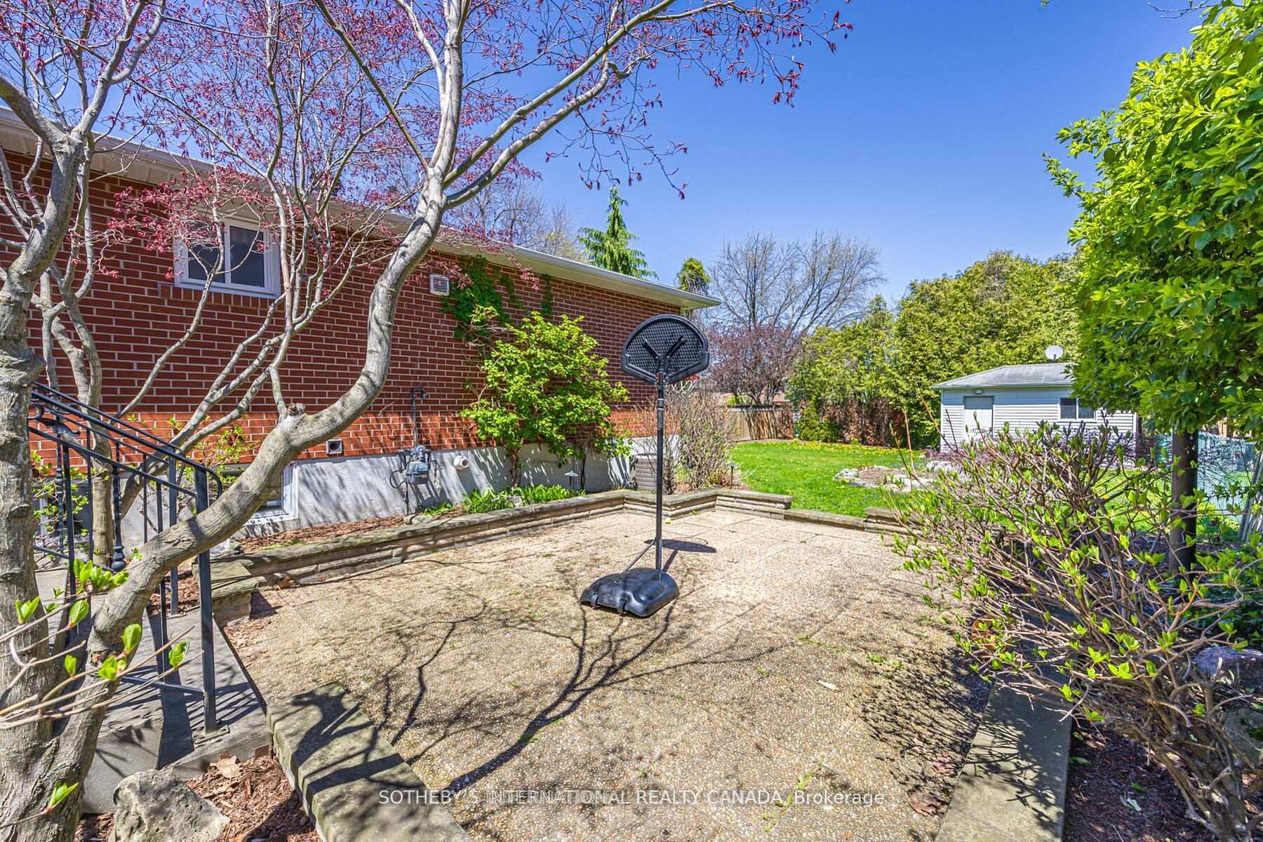 942 Fletcher Valley Crescent