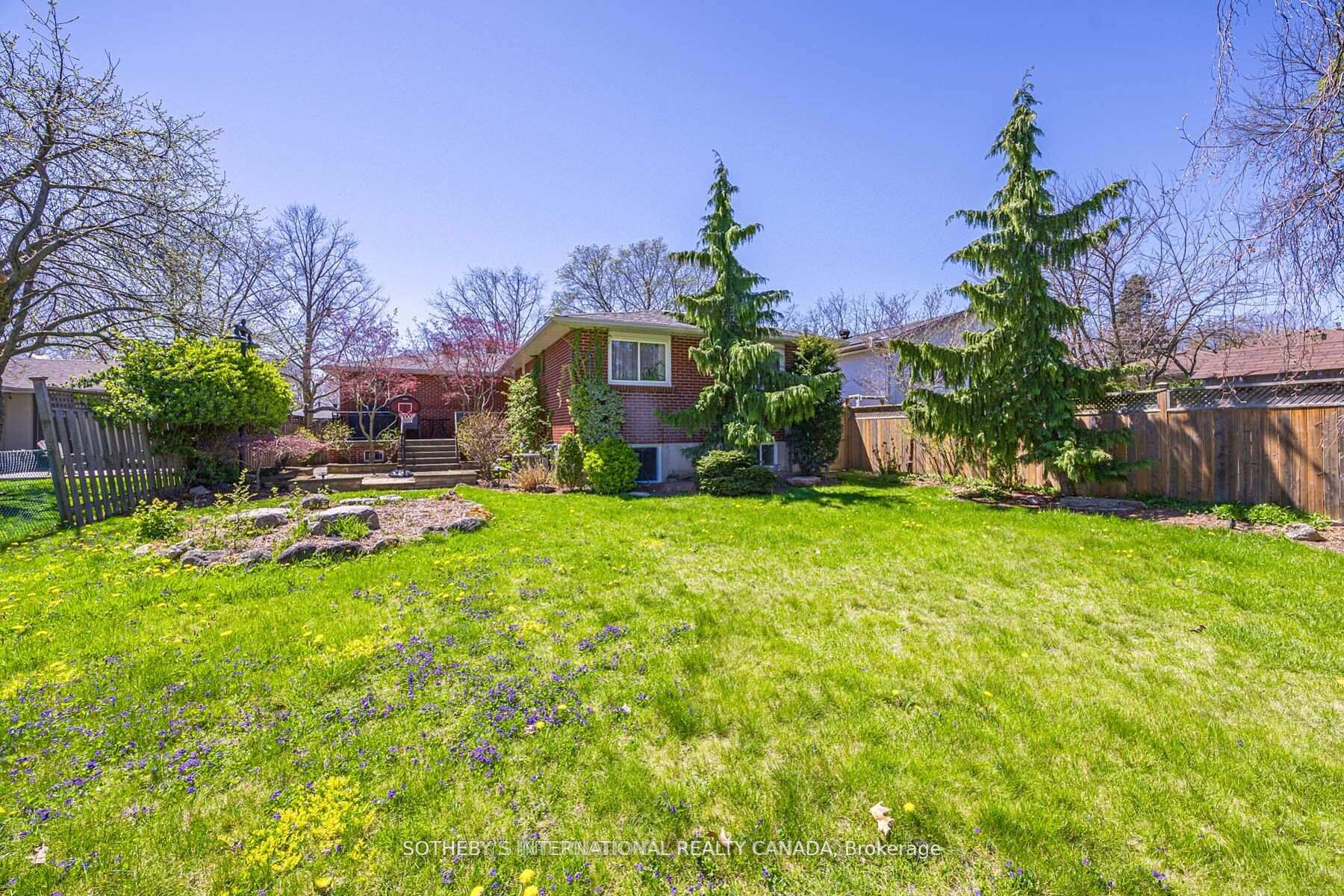 942 Fletcher Valley Crescent