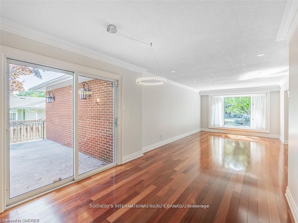 942 Fletcher Valley Crescent