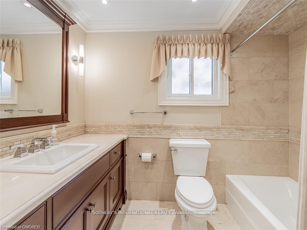 942 Fletcher Valley Crescent