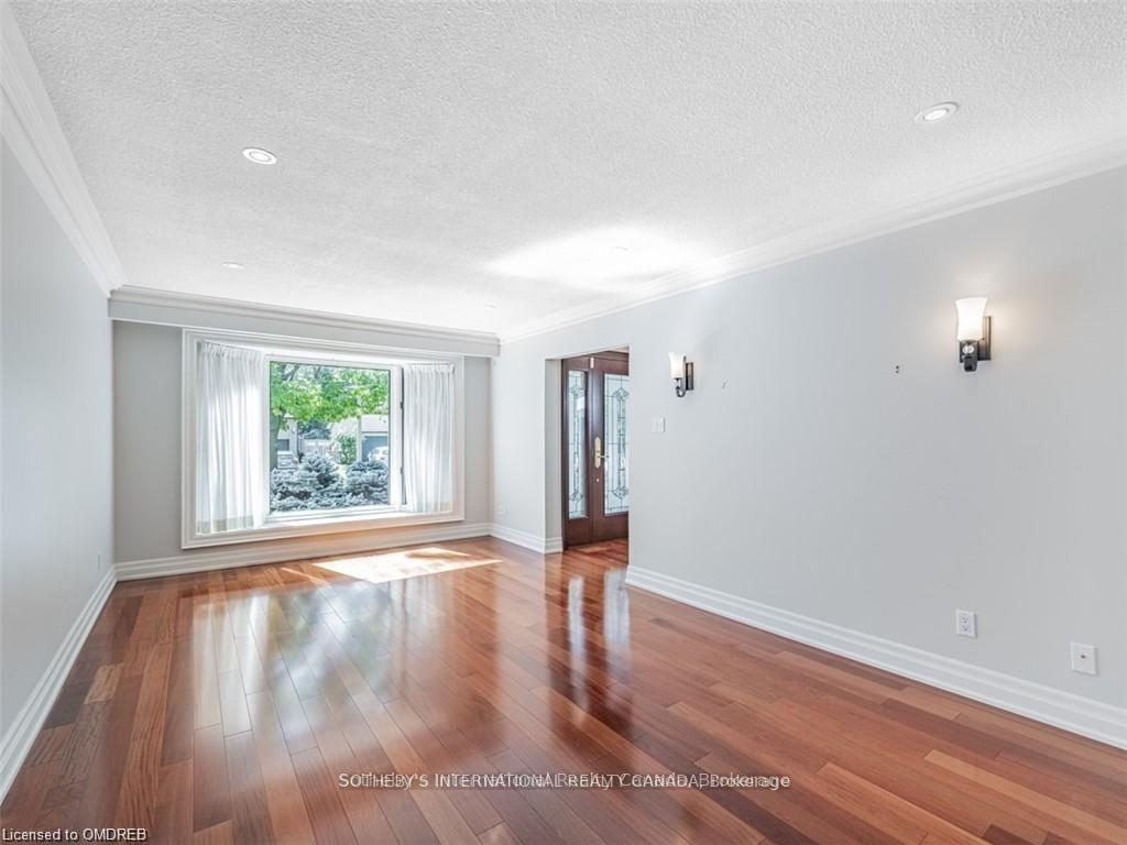 942 Fletcher Valley Crescent