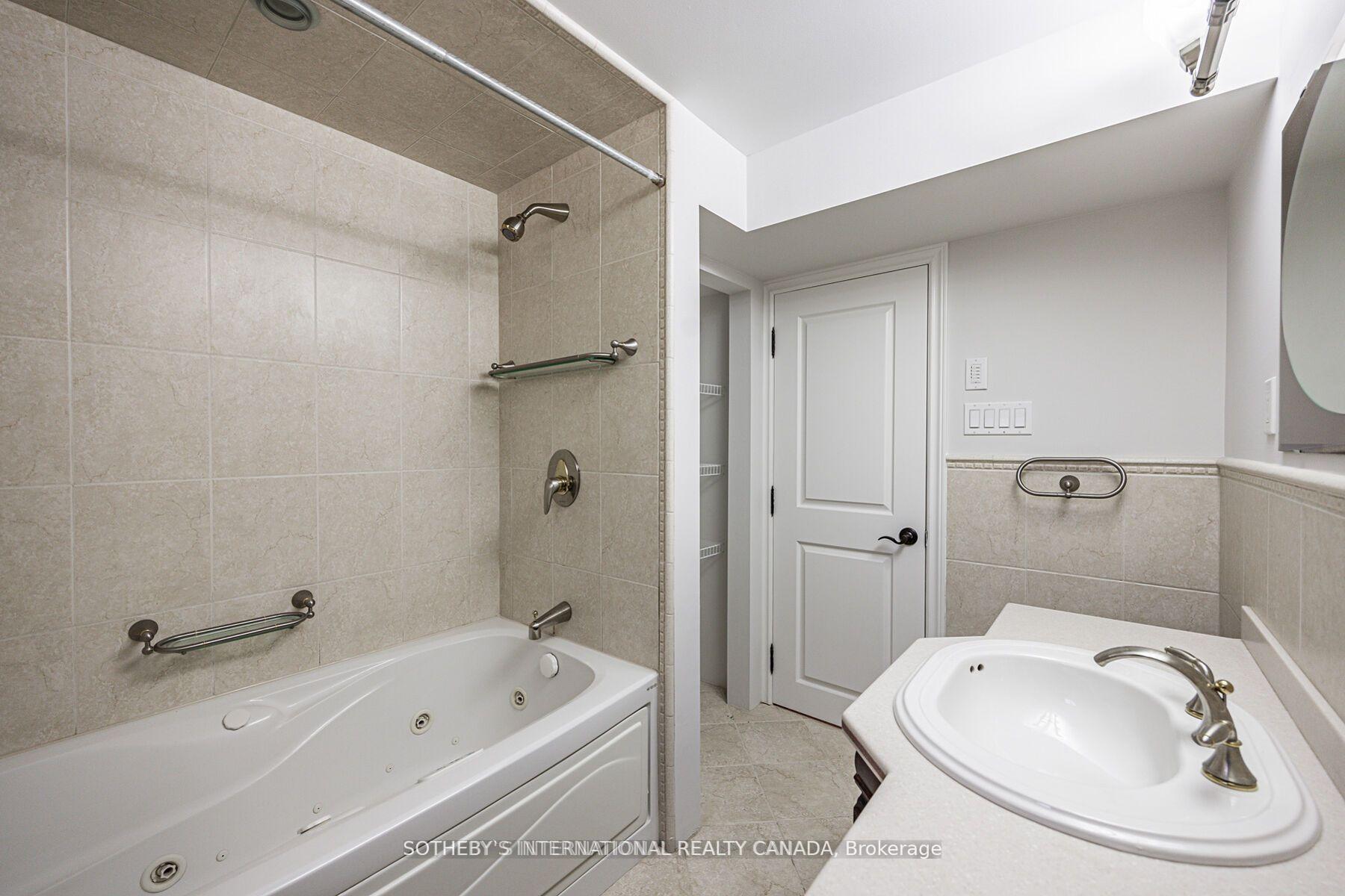 942 Fletcher Valley Crescent