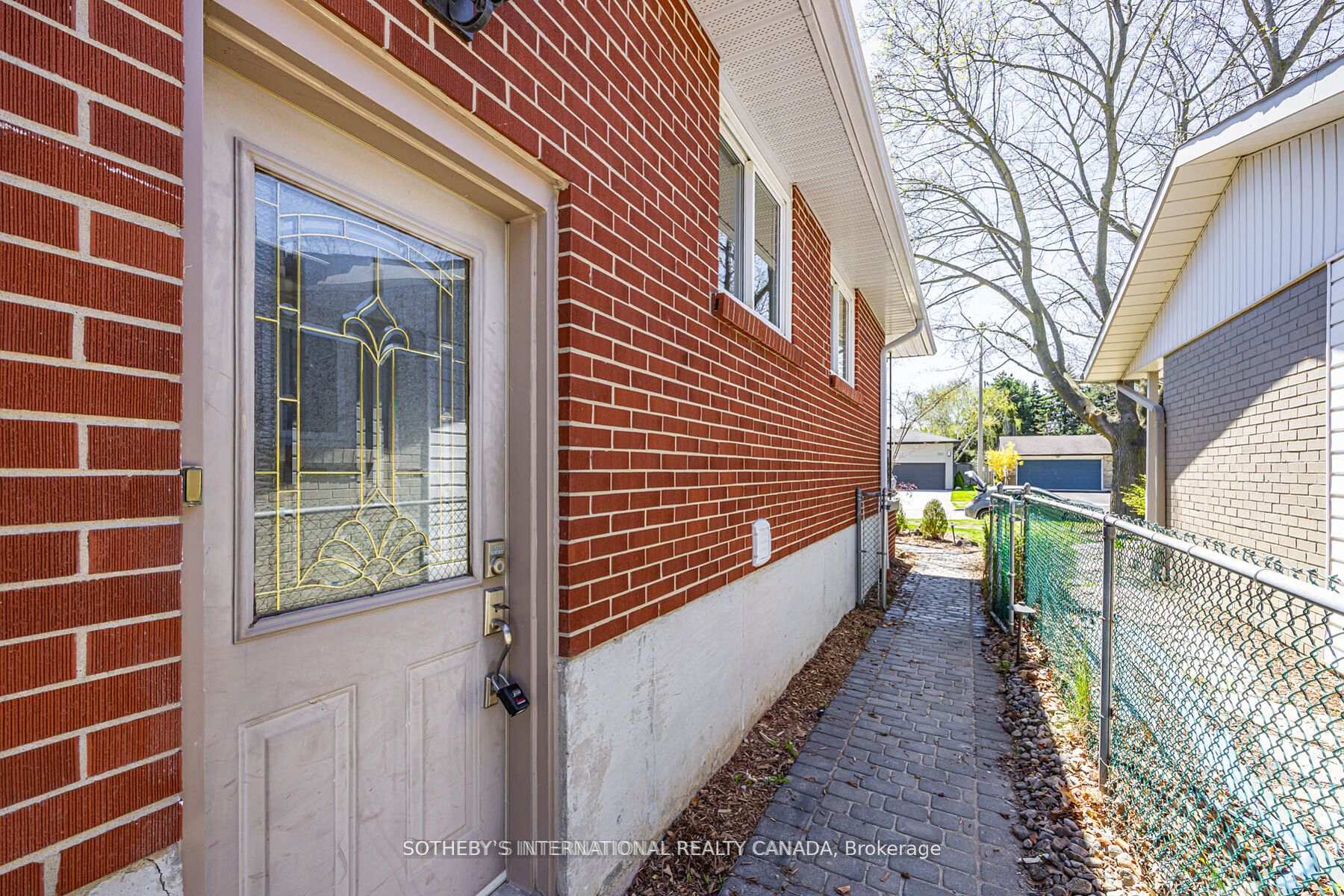 942 Fletcher Valley Crescent